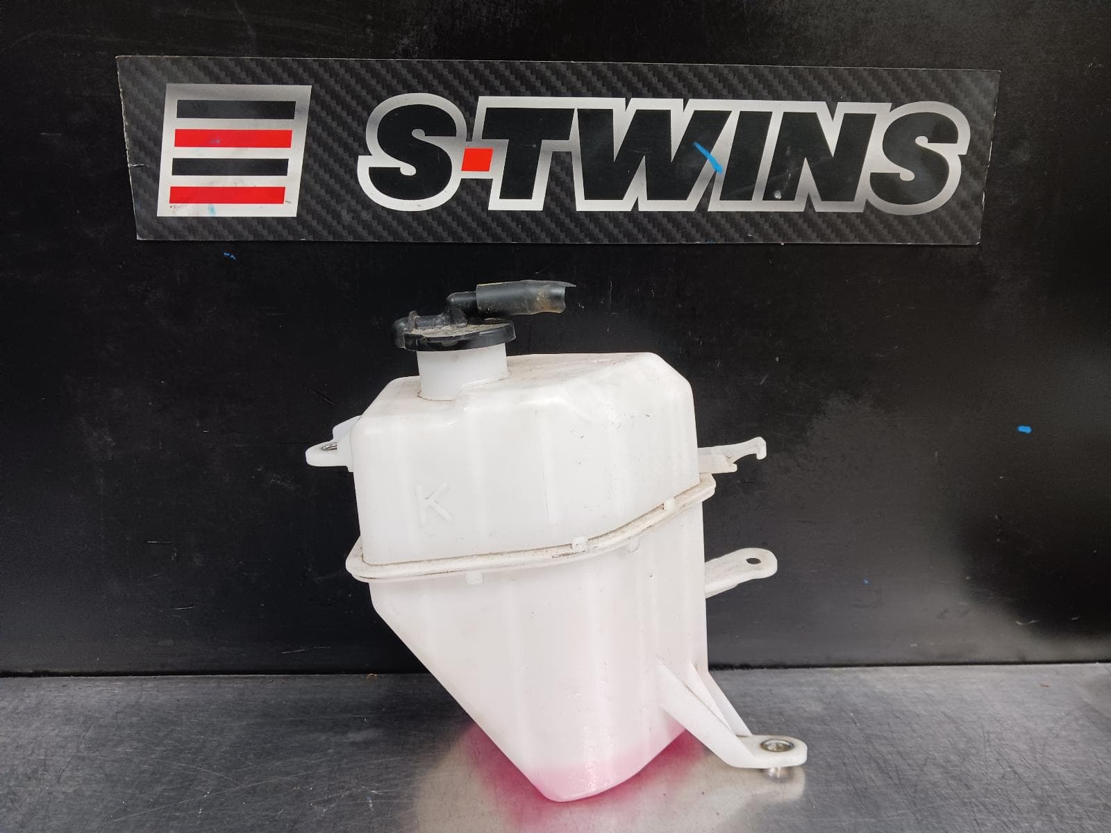 Used auto part listing image: 2021 TOYOTA CAMRY OVERFLOW BOTTLE OVERFLOW BOTTLE, XV70, 09/17- 0000235850