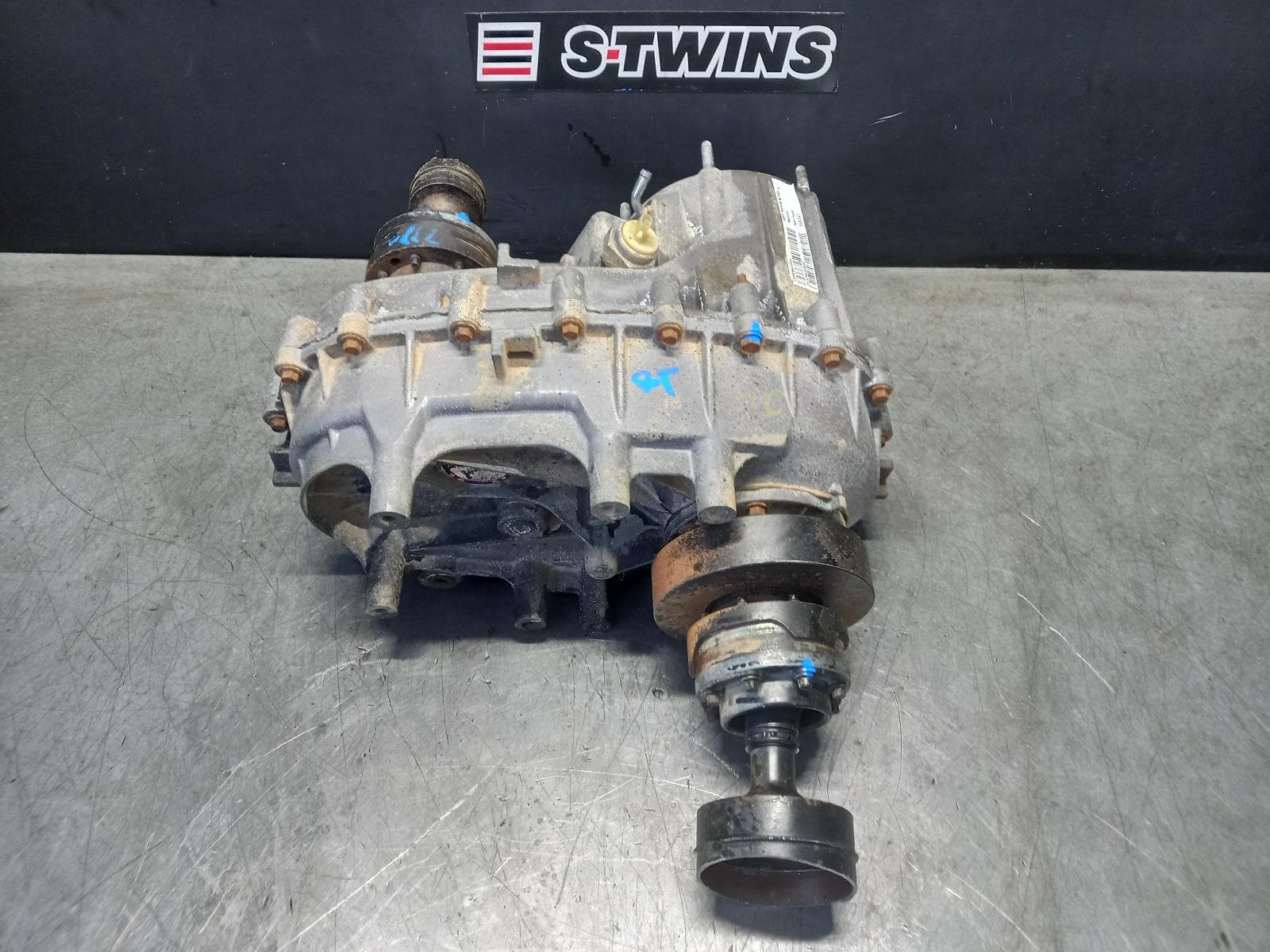 Used auto part listing image: 2013 JEEP WRANGLER TRANSFER CASE MANUAL, PETROL, 3.6, NON RUBICON TYPE, JK, 12/06-07/18 0000346902