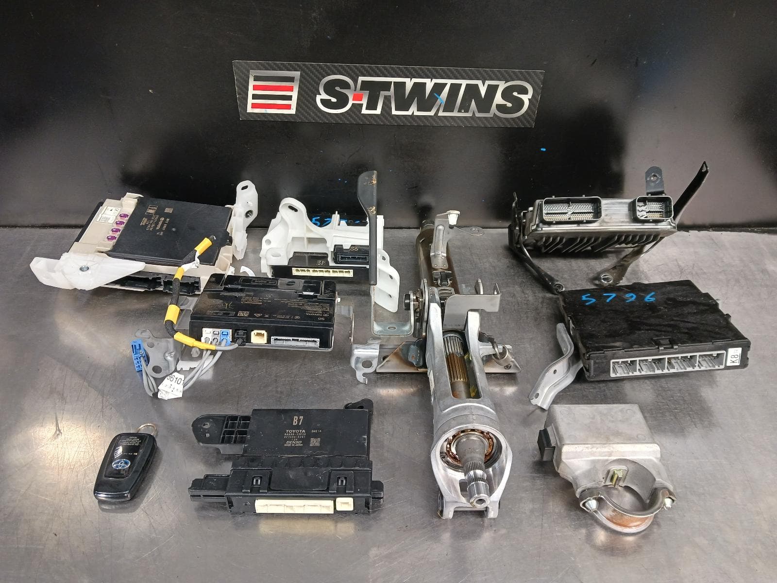 Used auto part listing image: 2021 TOYOTA CAMRY ENGINE ECU, 2.5, PETROL, SEC SET (ECU/IMM/READER/KEY), XV70, 09/17- 0000235871