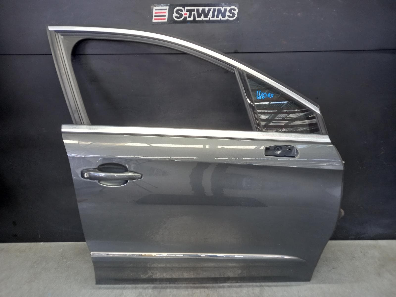 Used auto part listing image: 2013 CITROEN DS4 RIGHT FRONT DOOR 02/12-12/16 0000352527