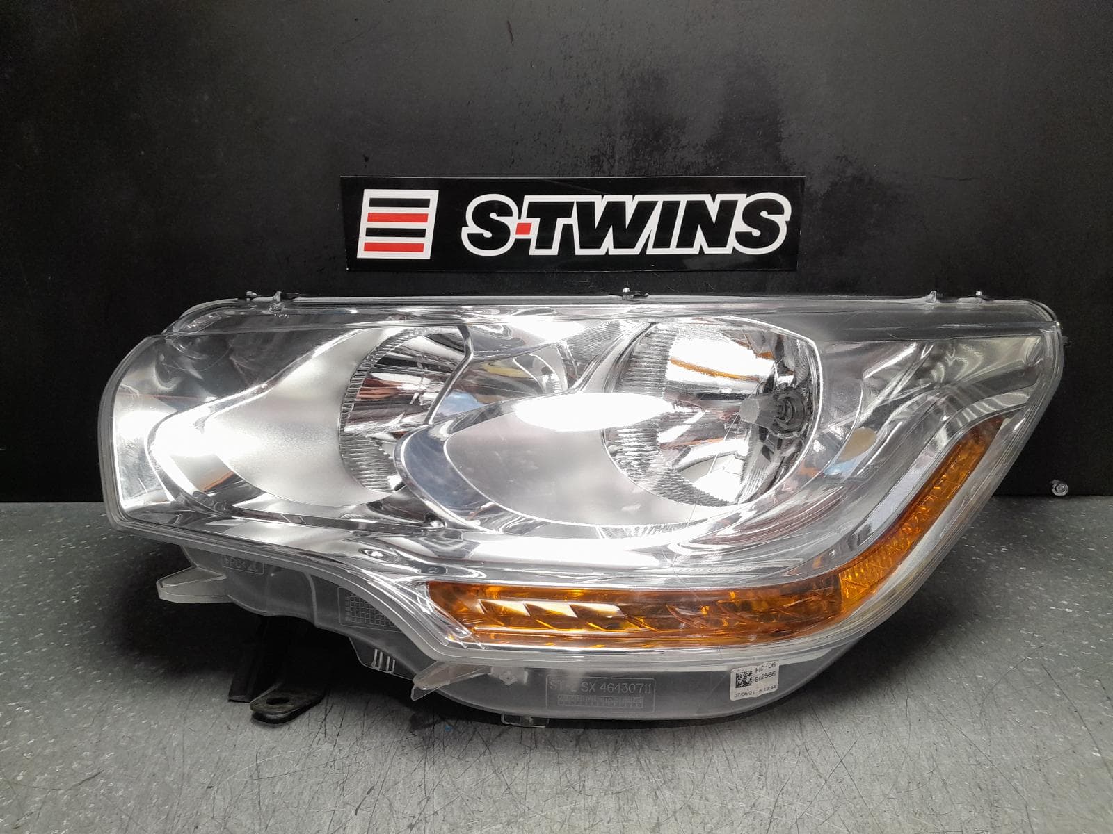 Used auto part listing image: 2013 CITROEN DS4 LEFT HEADLAMP 02/12-12/16 0000352584