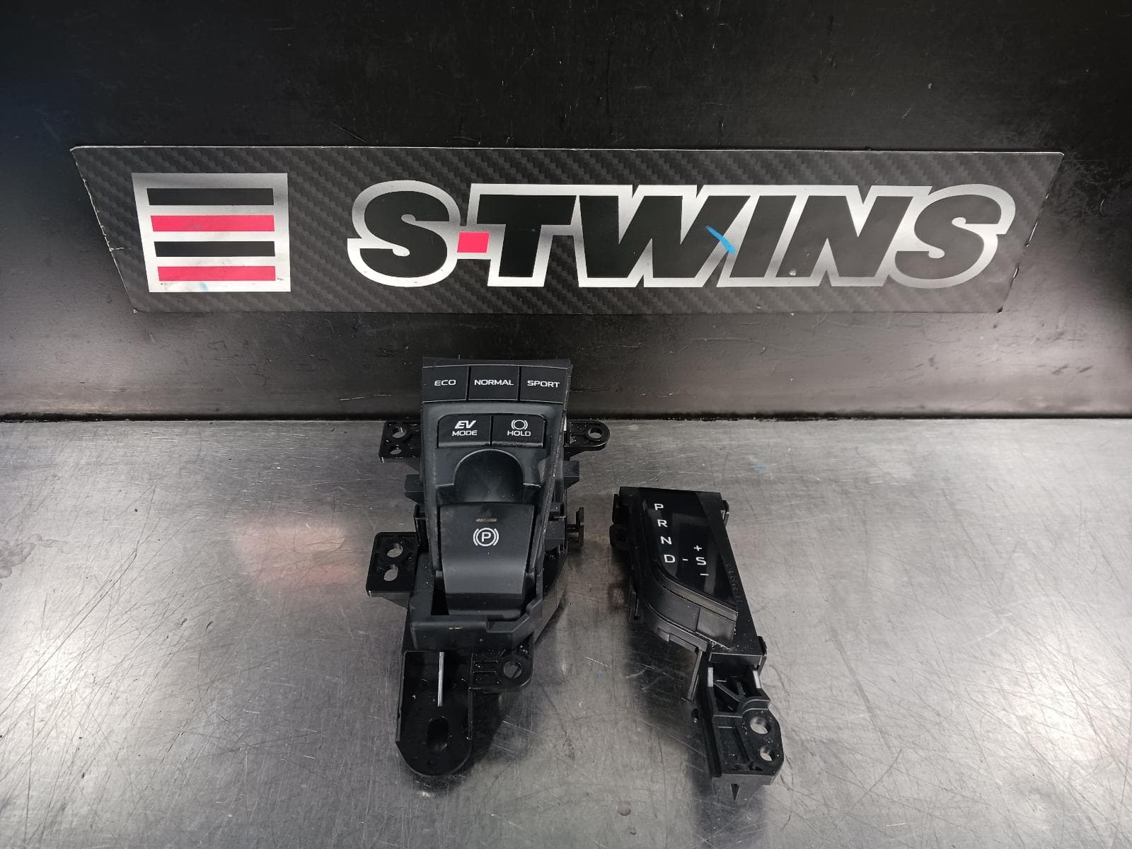 Used auto part listing image: 2021 TOYOTA CAMRY ELECT PARK SWITCH, XV70, 09/17- 0000235960