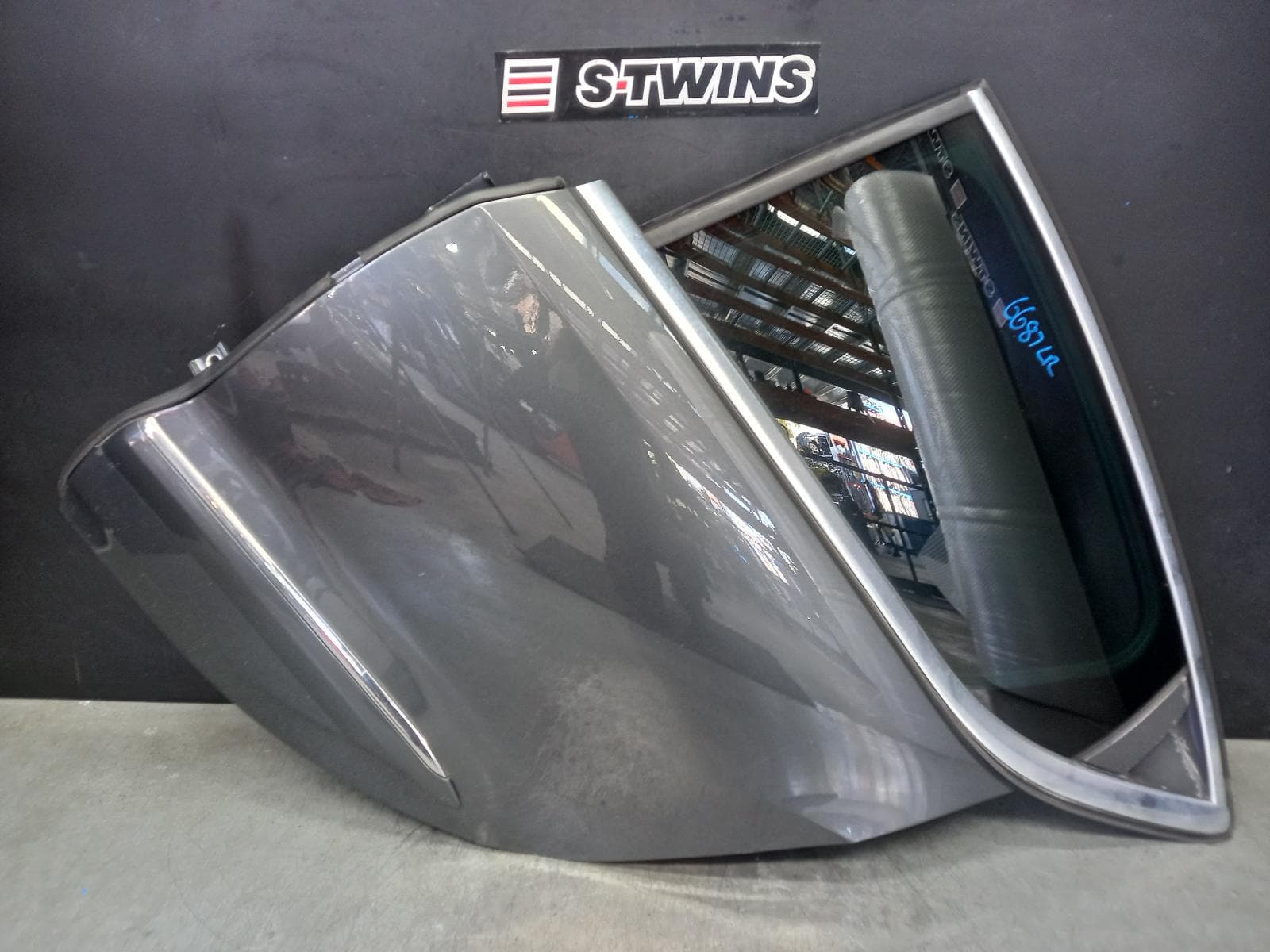 Used auto part listing image: 2013 CITROEN DS4 LEFT REAR DOOR SLIDING 02/12-12/16 0000352574