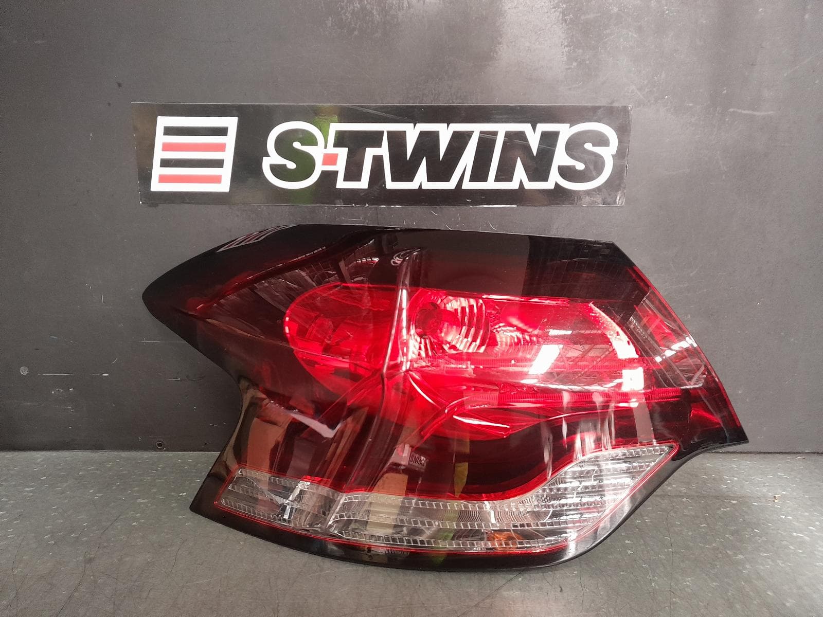 Used auto part listing image: 2013 CITROEN DS4 LEFT TAILLIGHT 02/12-12/16 0000352586