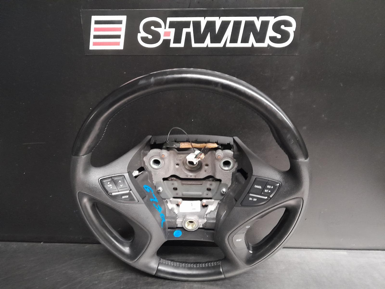 Used auto part listing image: 2011 HYUNDAI I45 STEERING WHEEL YF, LEATHER, 02/10-04/14 0000257334