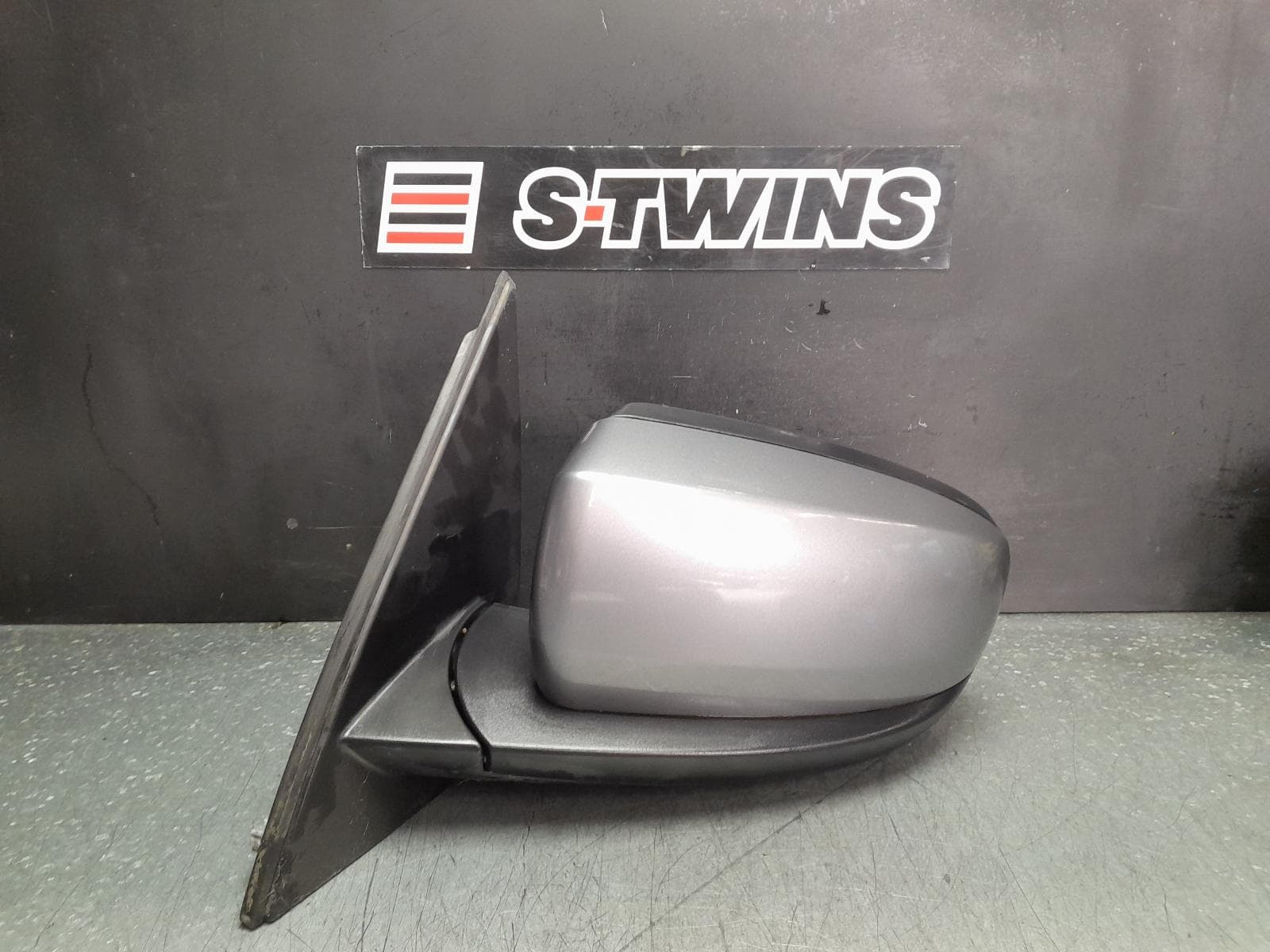 Used auto part listing image: 2013 BMW X5 LEFT DOOR MIRROR E70, STANDARD, NON SEAT ADJ, NON MEMORY, W/ AUTO DIP & TOP VIEW TYPE, 01/10-08/13 0000349900