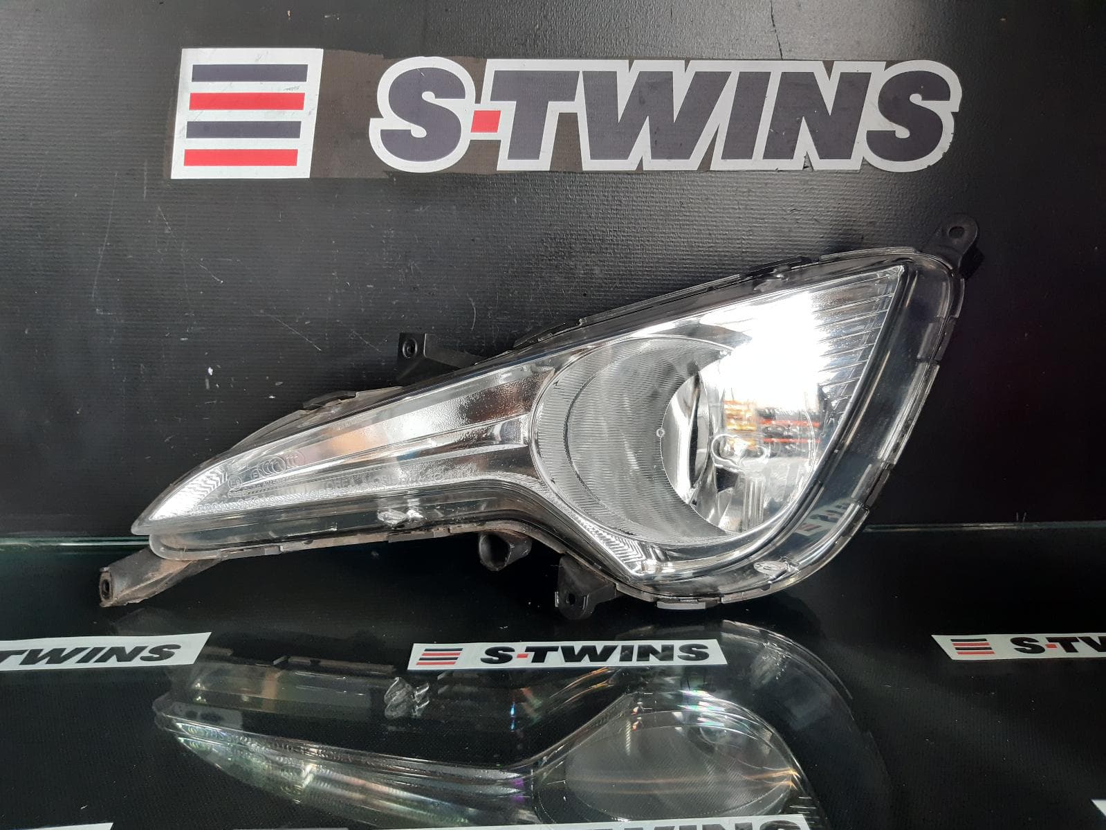 Used auto part listing image: 2014 HYUNDAI I40 BUMPER FOGLAMP, VF, 09/11-05/15 0000139635