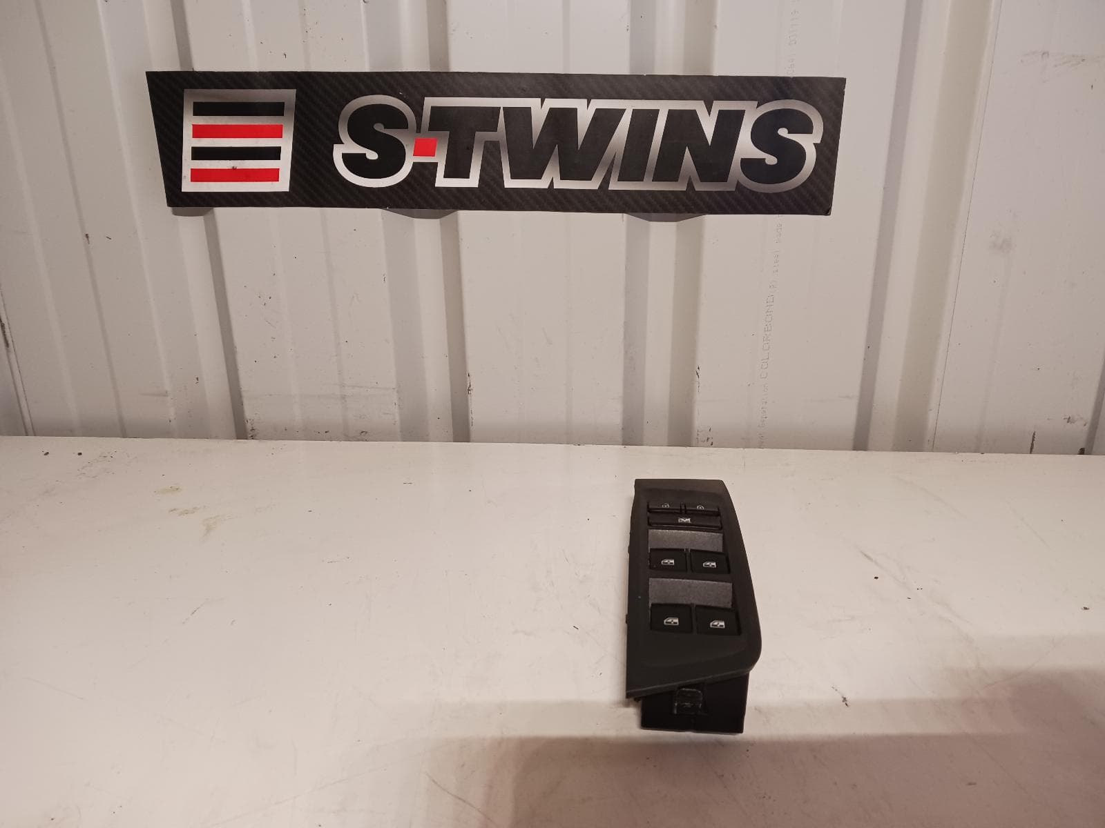 Used auto part listing image: 2021 LDV T60 PWR DR WIND SWITCH RH FRONT (MASTER SWITCH), 4 SWITCH TYPE, SK8C, 07/17- 0000241029