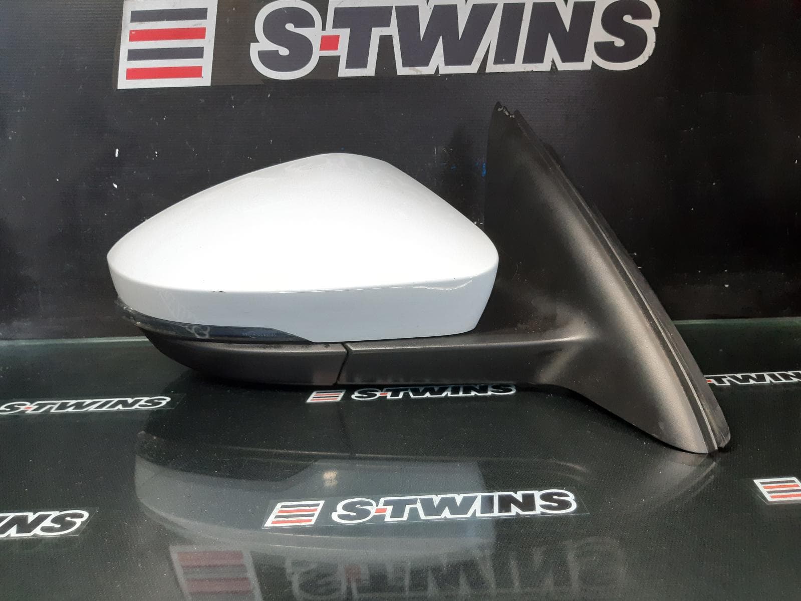 Used auto part listing image: 2016 SKODA OCTAVIA RIGHT DOOR MIRROR NE, POWER FOLD, W/ MEMORY & AUTO DIM TYPE (6XL), 11/13-09/20 0000212093