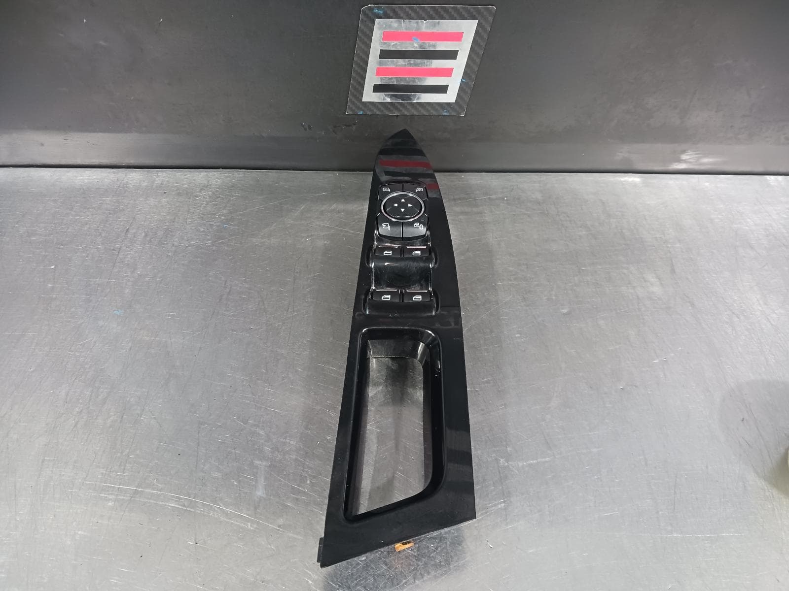 Used auto part listing image: 2015 FORD MONDEO PWR DR WIND SWITCH RH FRONT (MASTER SWITCH), W/ POWER FOLDING MIRROR TYPE, MD, 09/14-06/20 0000243197