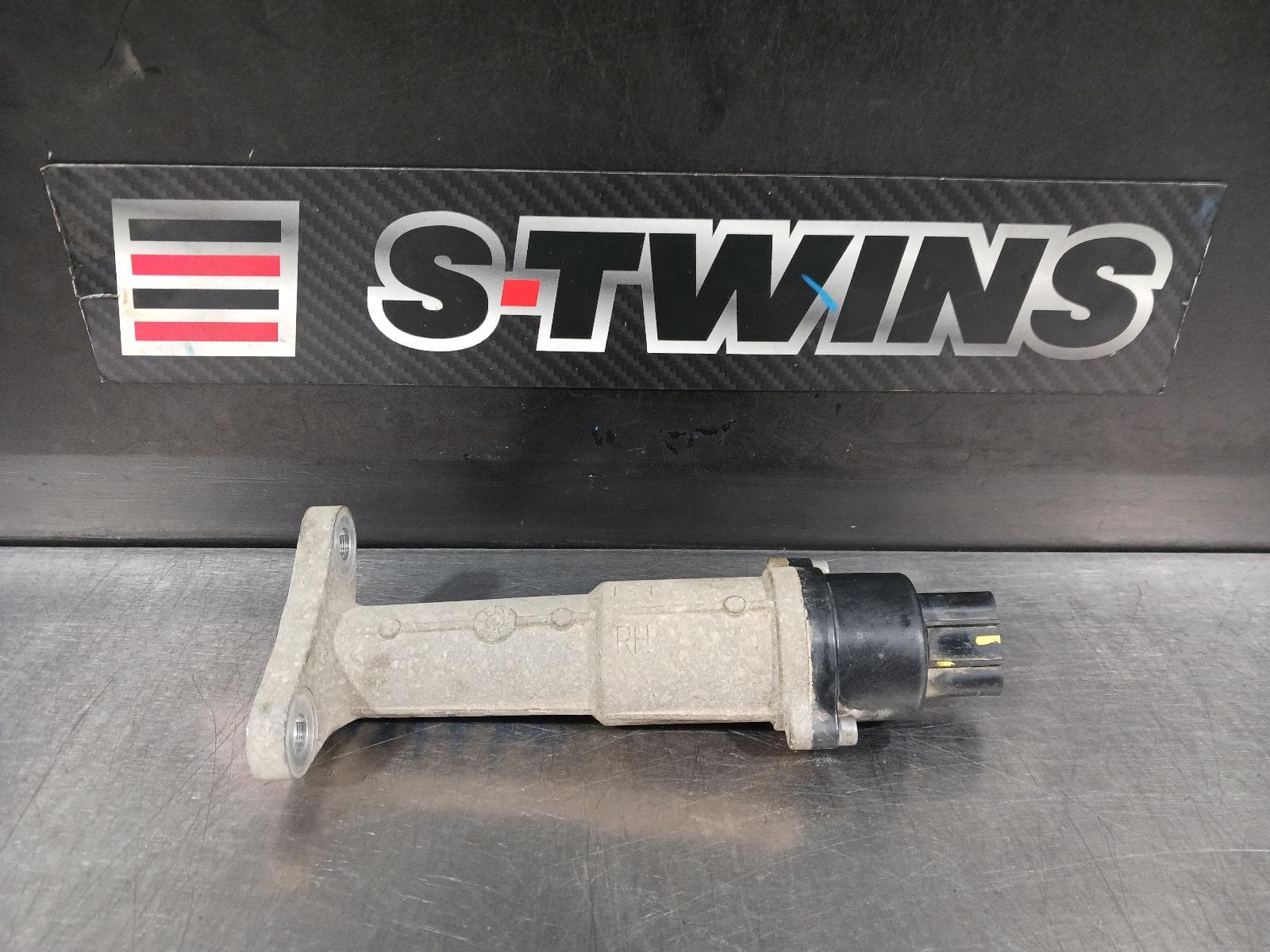 Used auto part listing image: 2019 KIA STINGER HANDBRAKE ACTUATOR CK, RH SIDE, 06/17-04/23 0000243427
