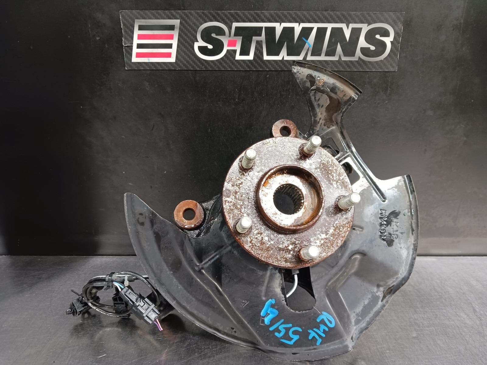 Used auto part listing image: 2017 MAZDA CX5 RIGHT FRONT HUB ASSEMBLY KF, AWD TYPE, 02/17- 0000243396