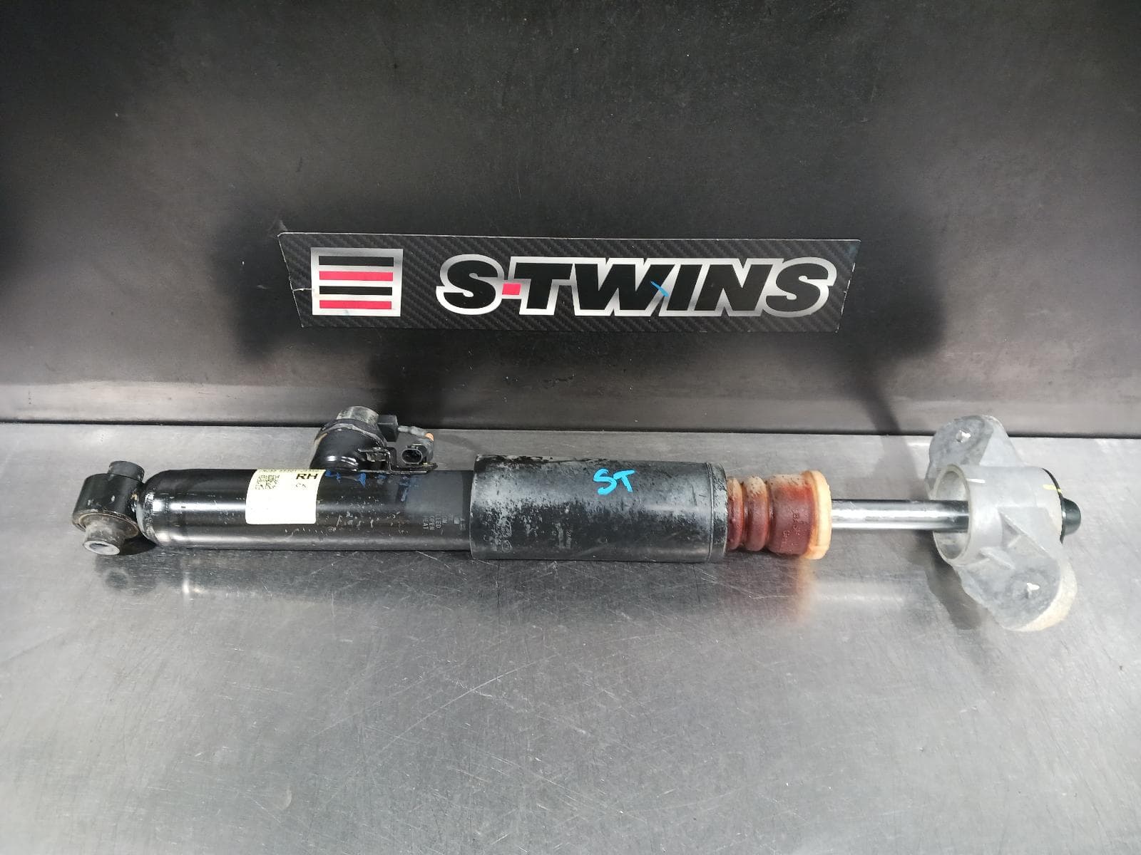 Used auto part listing image: 2019 KIA STINGER SHOCK ABSORBER RH REAR, ELECTRIC ADJUST TYPE, CK, 06/17-04/23 0000243451