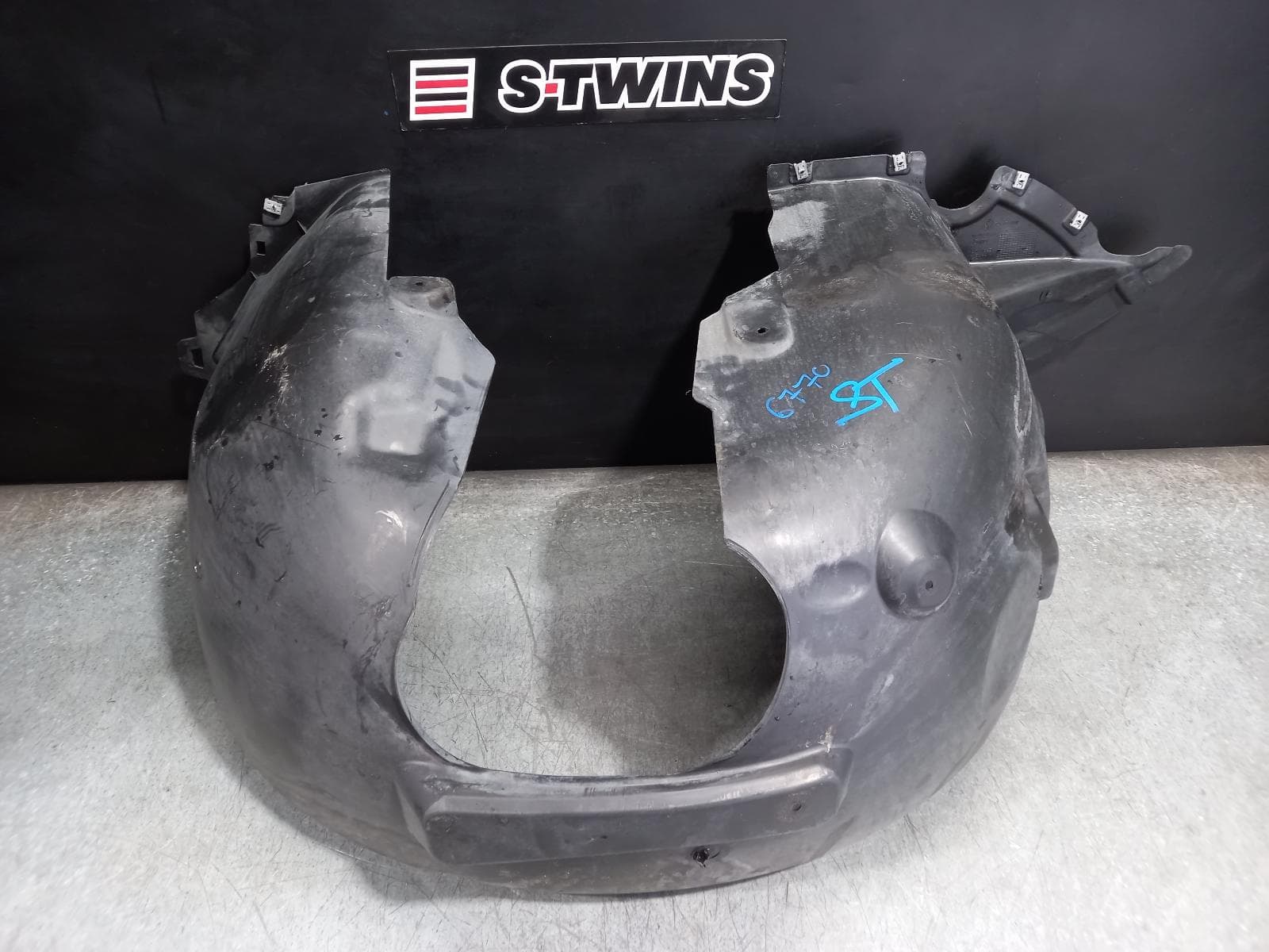 Used auto part listing image: 2015 AUDI A3 LEFT GUARD LINER 8V, A3, HATCH, FRONT, 05/13-10/20 0000307200