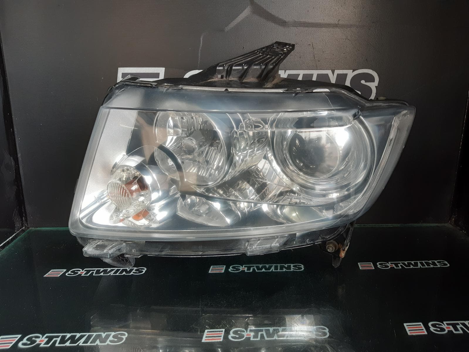 Used auto part listing image: 2012 JEEP COMPASS LEFT HEADLAMP MK, QUAD REFLECTOR TYPE, 07/11-06/13 0000281123