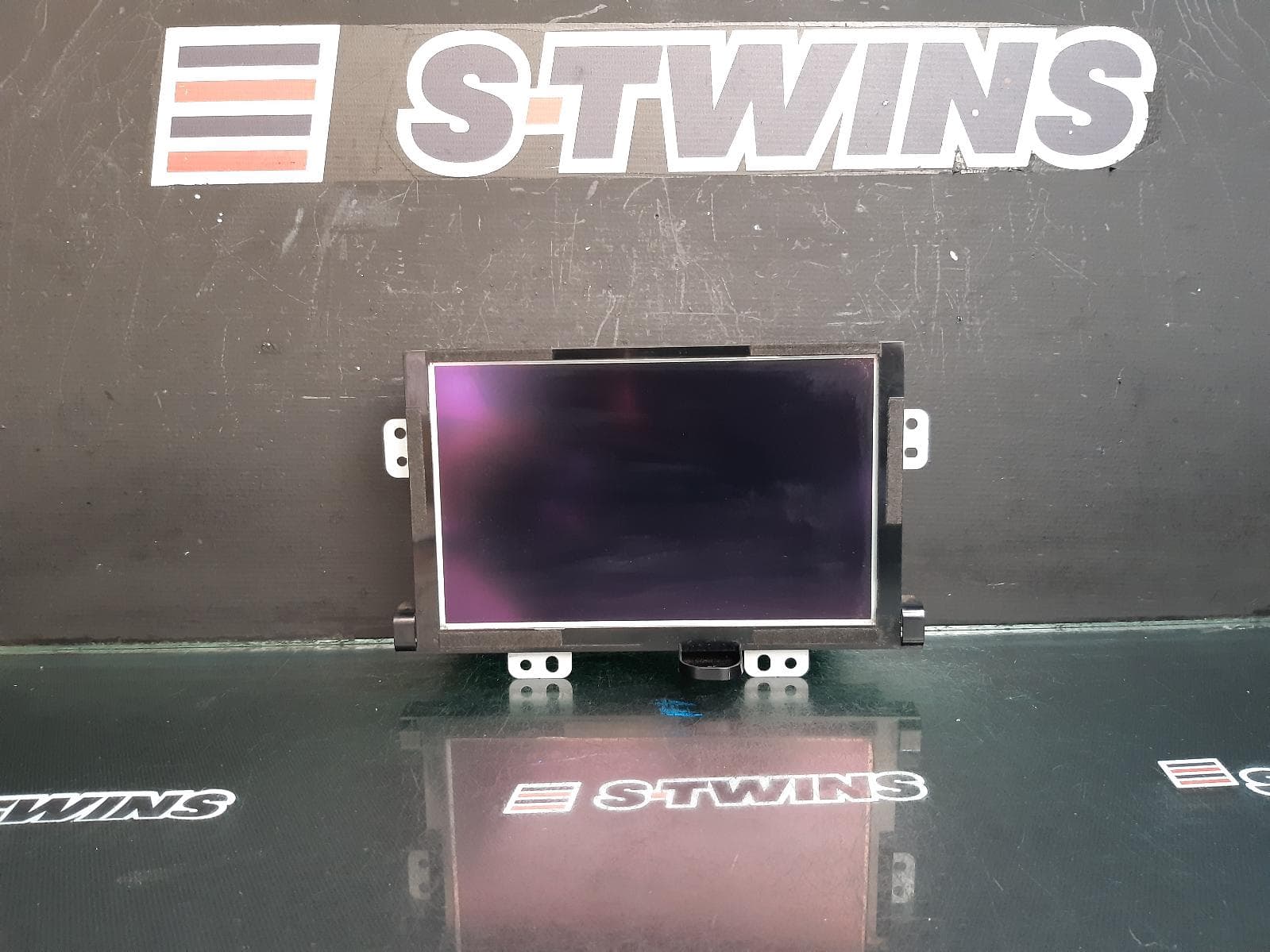 Used auto part listing image: 2015 HOLDEN COMMODORE DISPLAY SCREEN, 8IN SAT NAV TYPE, VF, 05/13-12/17 0000331364