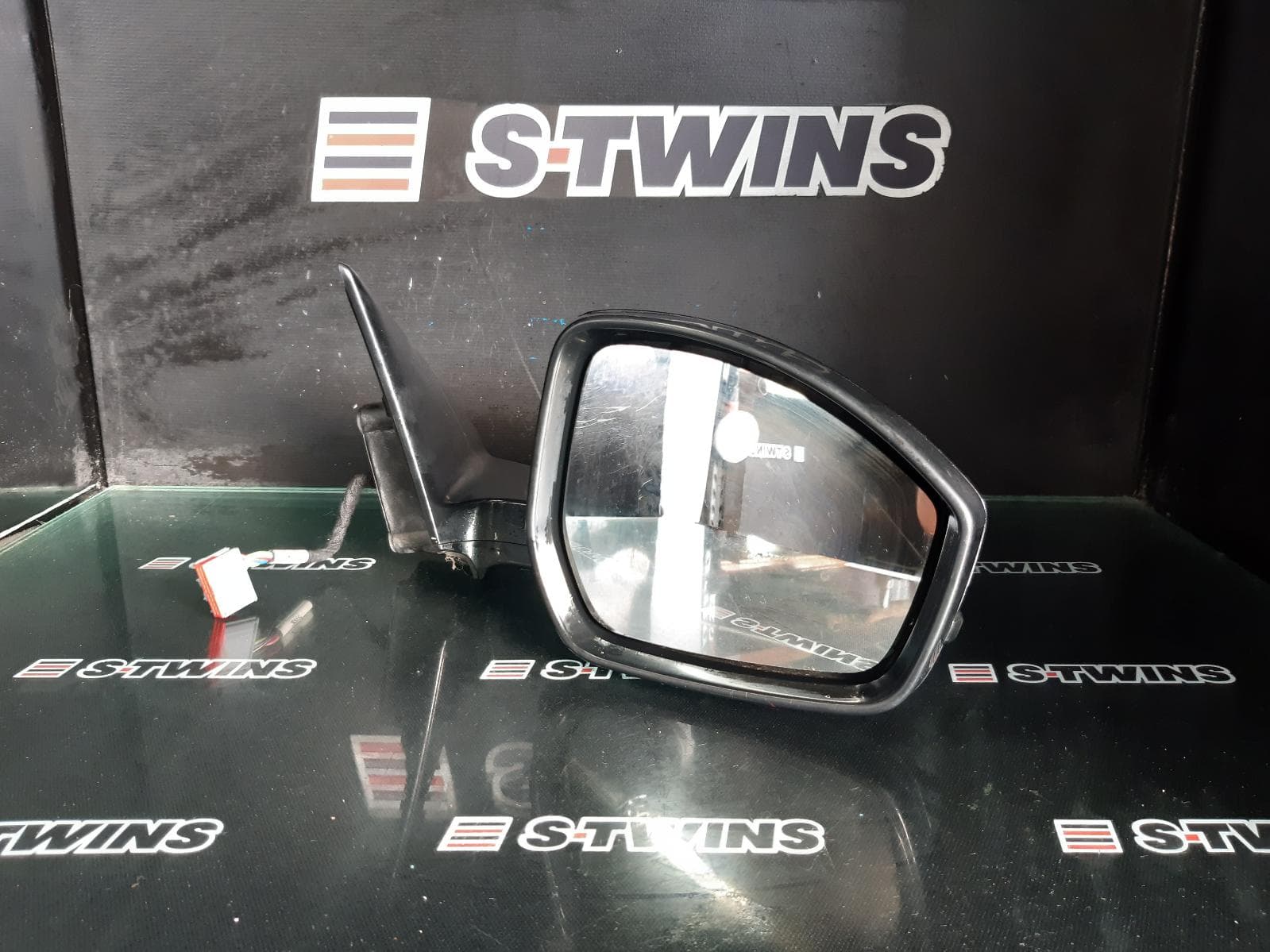 Used auto part listing image: 2016 LAND ROVER RANGE ROVER EVOQUE RIGHT DOOR MIRROR L538, NON MEMORY & NON BLINDSPOT TYPE, 09/15-01/19 0000258195