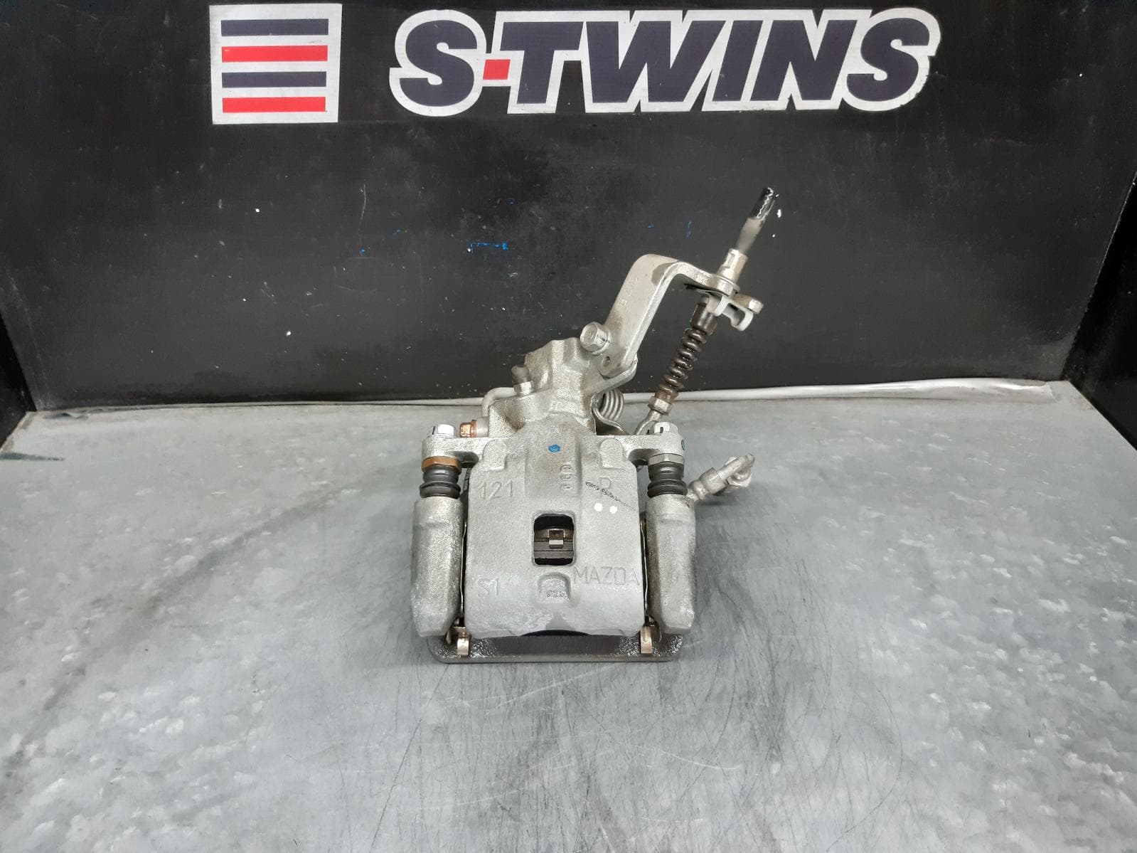 Used auto part listing image: 2016 MAZDA CX3 CALIPER RH REAR, NON ELECTRONIC TYPE, DK, 03/15-05/18 0000246590