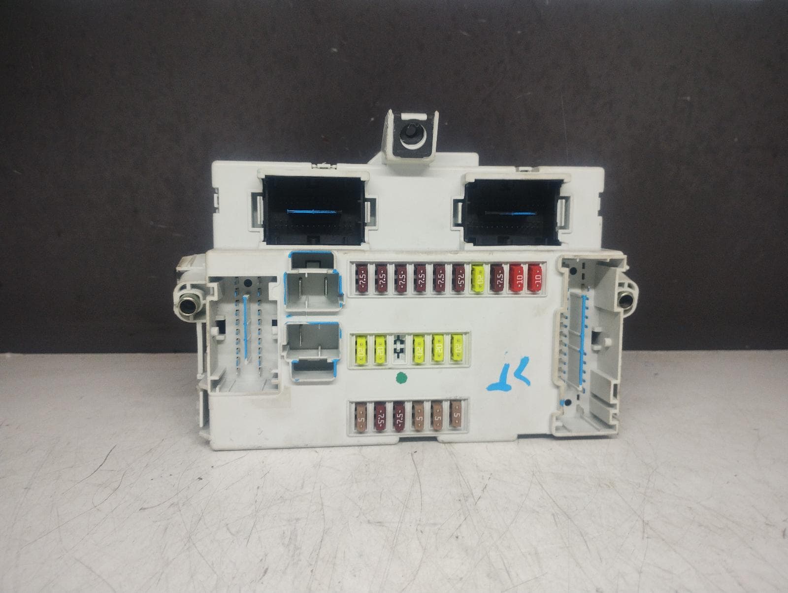 Used auto part listing image: 2011 ALFA ROMEO GIULIETTA FUSE BOX UNDER DASH, 940 SERIES, 01/11- 0000277498