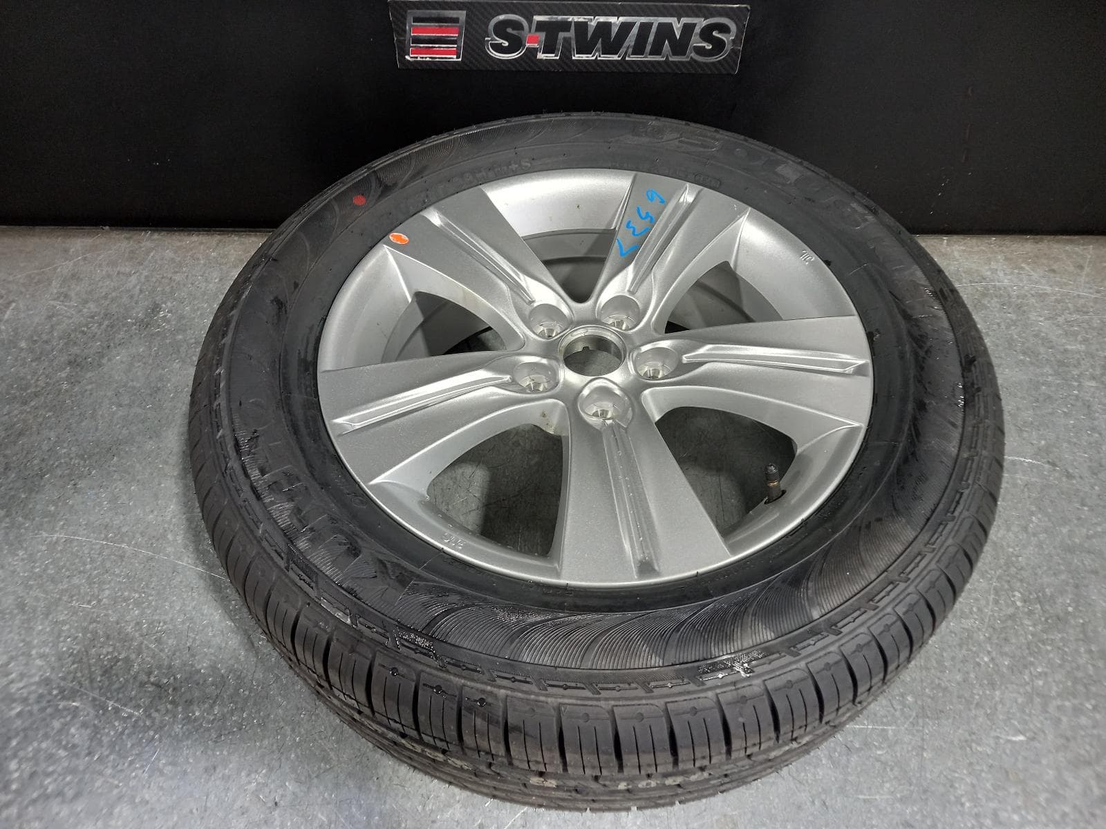 Used auto part listing image: NEW 2014 KIA SPORTAGE WHEEL MAG FACTORY, 17X6.5IN, Si/SLi, SL, 05/10-10/15 0000245173