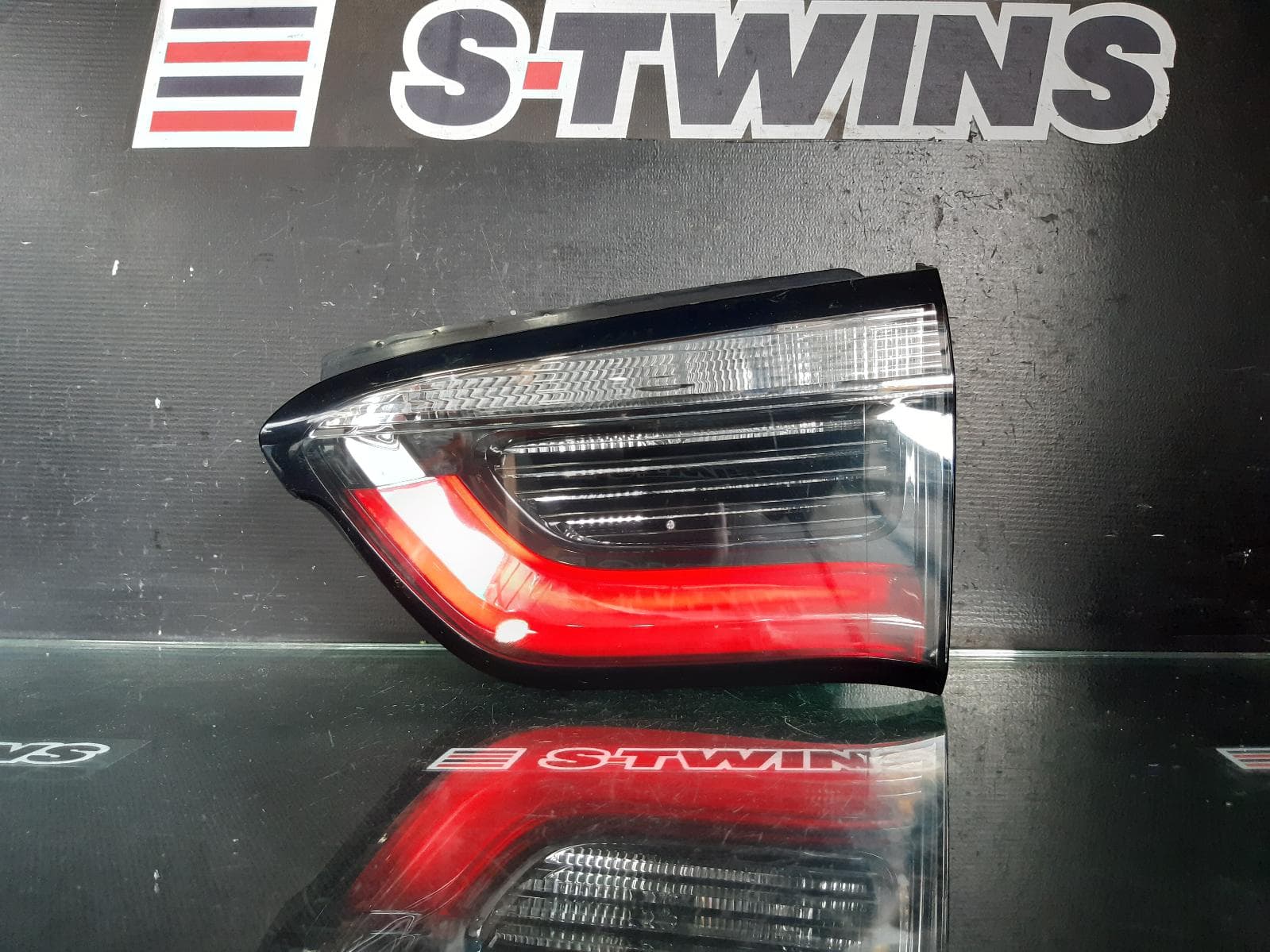 Used auto part listing image: 2018 JEEP COMPASS REAR GARNISH TAILGATE LAMP (RH SIDE), M6, LED TYPE, 10/17- 0000176682