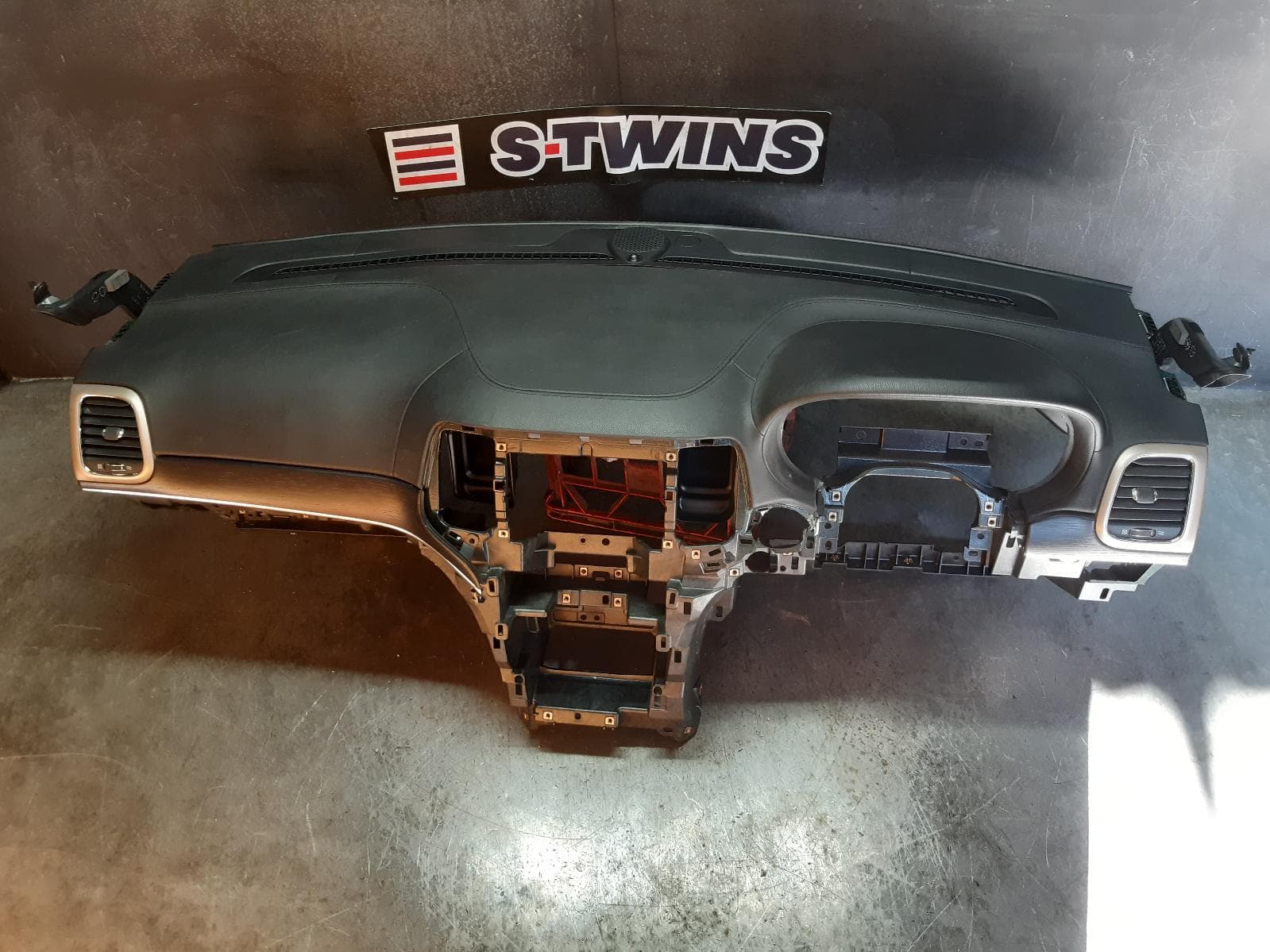 Used auto part listing image: 2015 JEEP GRANDCHEROKEE DASH ASSEMBLY OVERLAND, WK, 10/10-02/22 0000282942