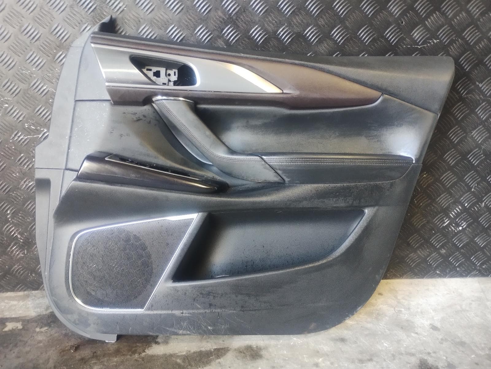 Used auto part listing image: 2018 MAZDA CX9 DOOR TRIM RH FRONT, TC, LEATHER, W/ 12 SPEAKER TYPE, 07/16-12/24 0000254957