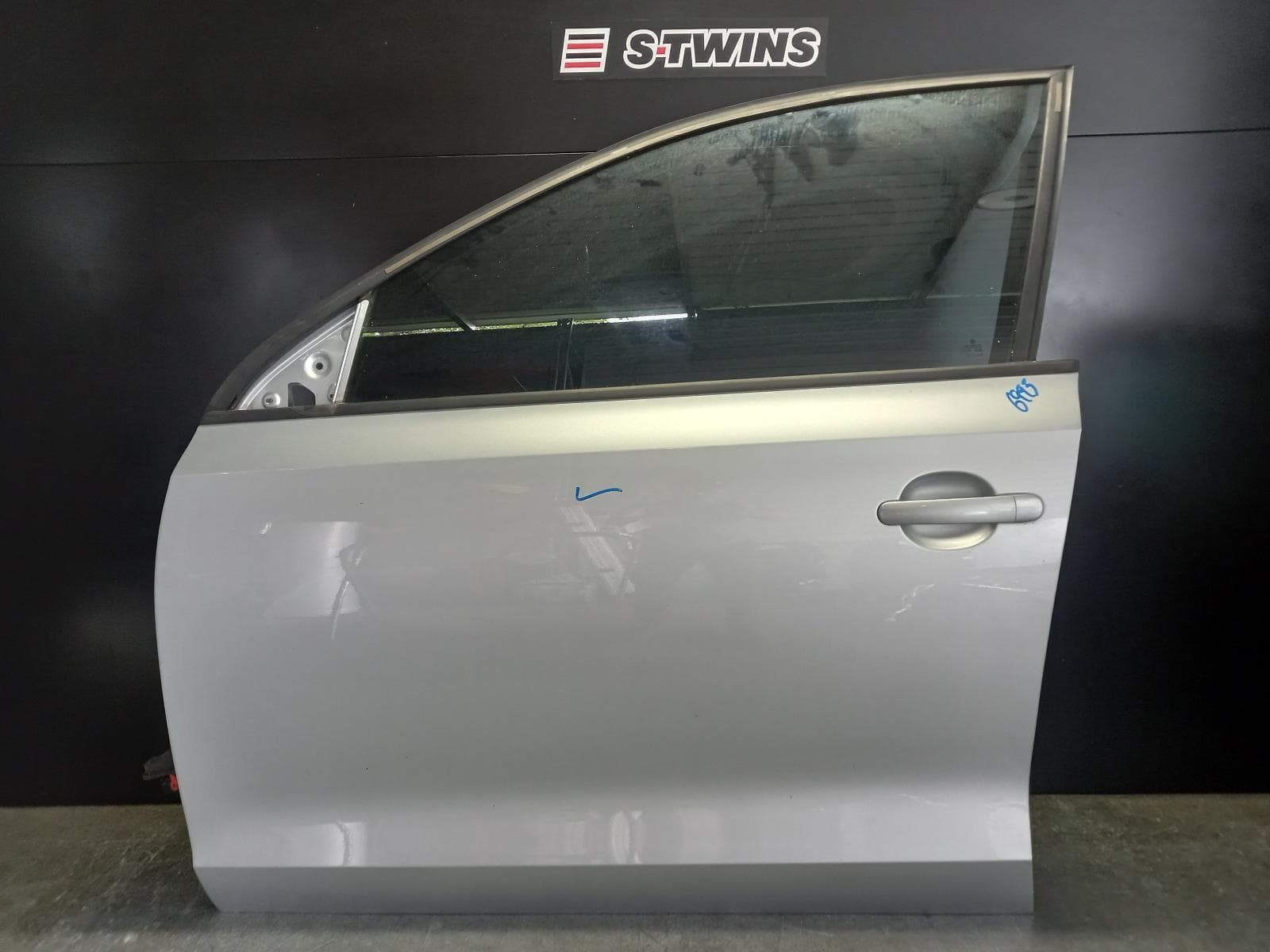Used auto part listing image: 2014 VOLKSWAGEN JETTA LEFT FRONT DOOR 1B, 02/11-12/17 0000257764