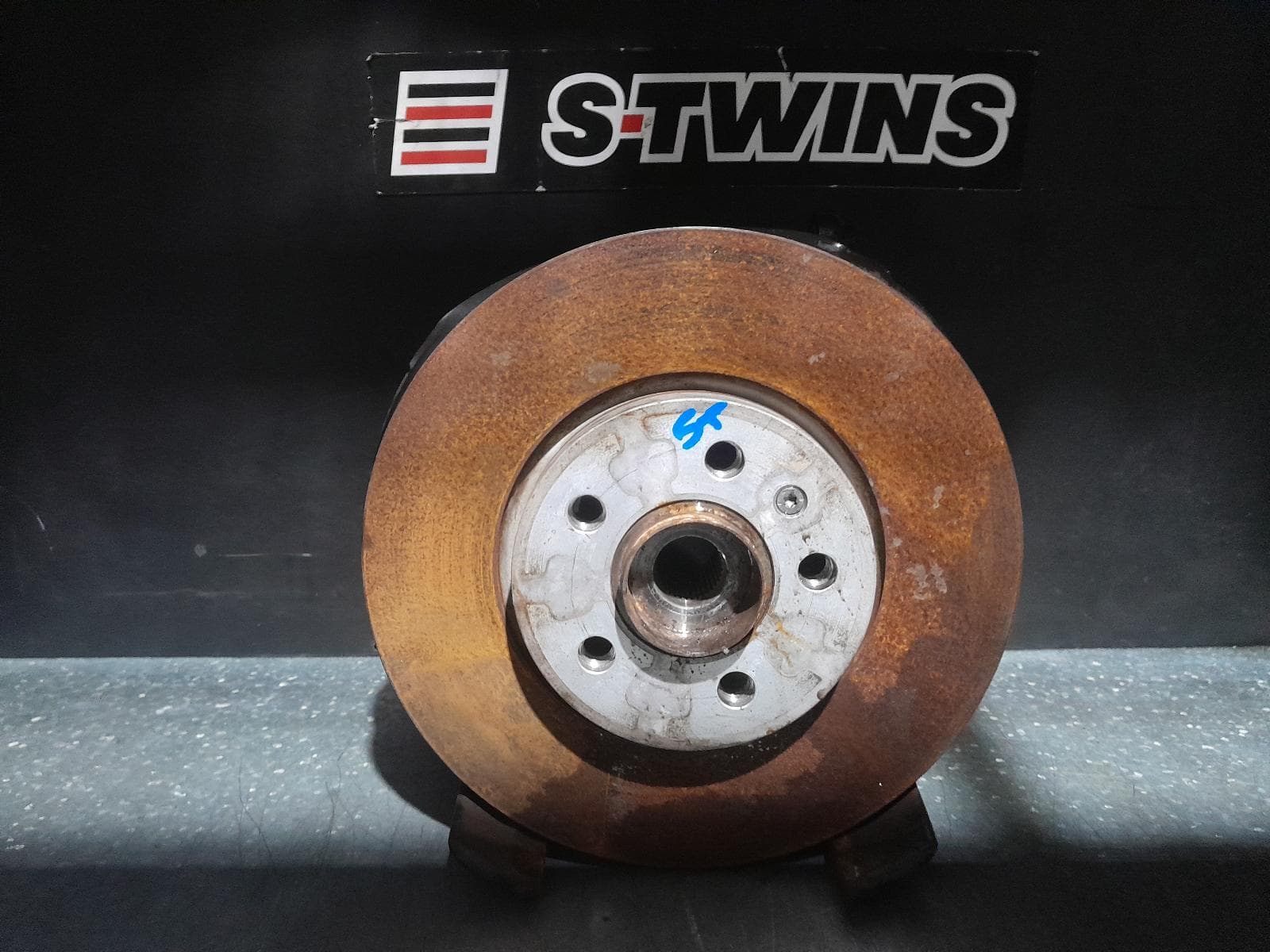 Used auto part listing image: 2020 AUDI A1 LEFT FRONT HUB ASSEMBLY GB, 01/19- 0000335359