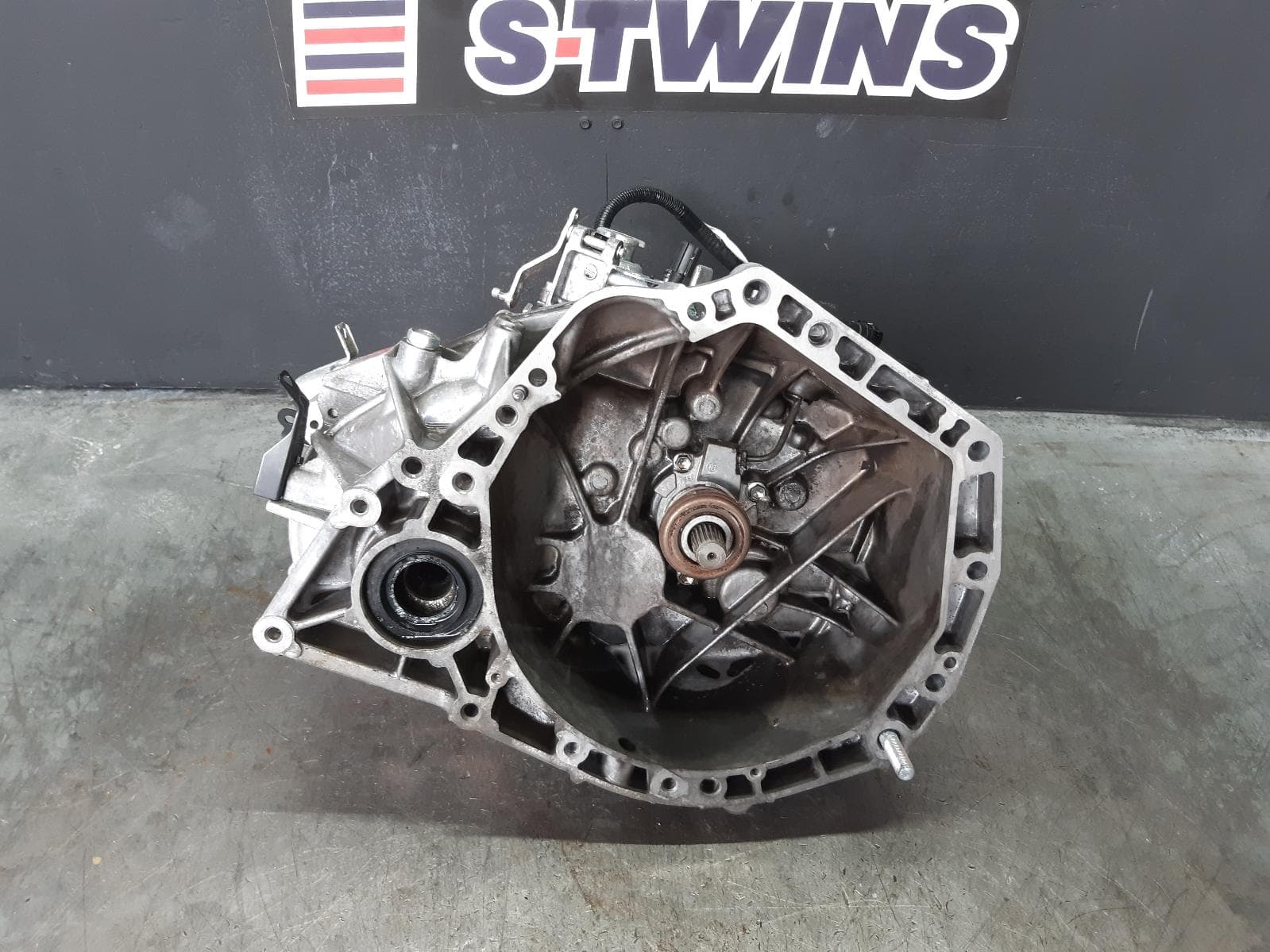 Used auto part listing image: 2015 SUZUKI SWIFT TRANS GEARBOX MANUAL, FWD, PETROL, 1.6, M16A, 6 SPEED, SPORTS, FZ, 08/10-03/17 0000247047