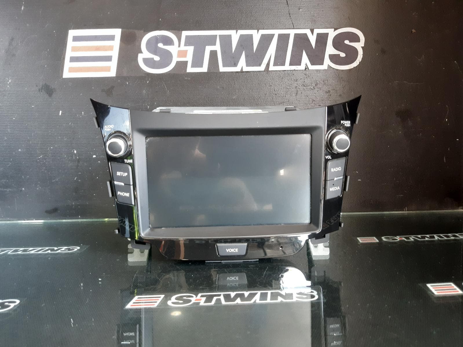 Used auto part listing image: 2016 HYUNDAI I30 7 IN TOUCHSCREEN, W/ SAT NAV, PHONE CONTROLS, MP3, BLUETOOTH, GD, 03/12-02/17 0000196517