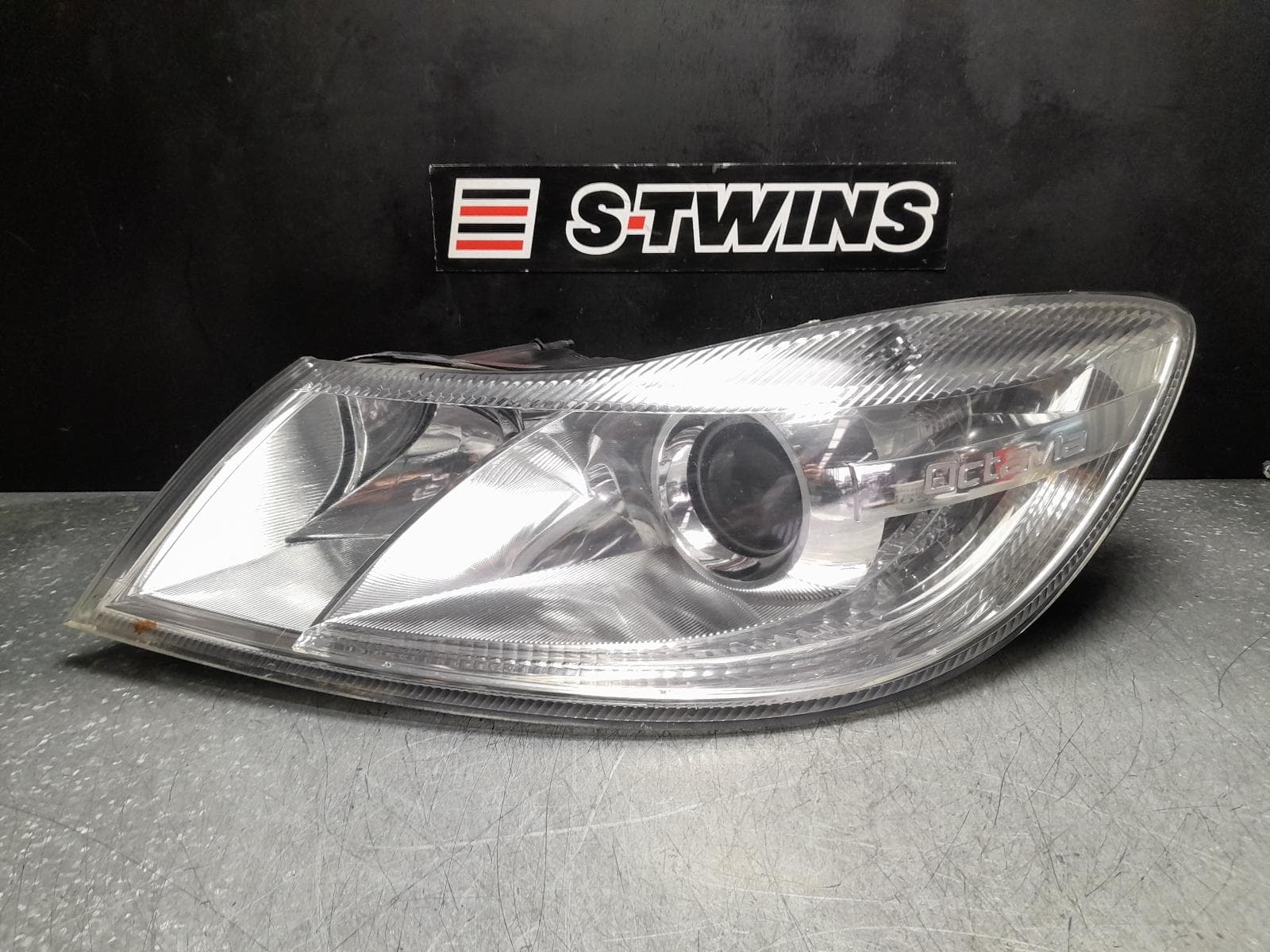 Used auto part listing image: 2010 SKODA OCTAVIA LEFT HEADLAMP 1Z, HALOGEN TYPE, 12/08-10/13 0000350057
