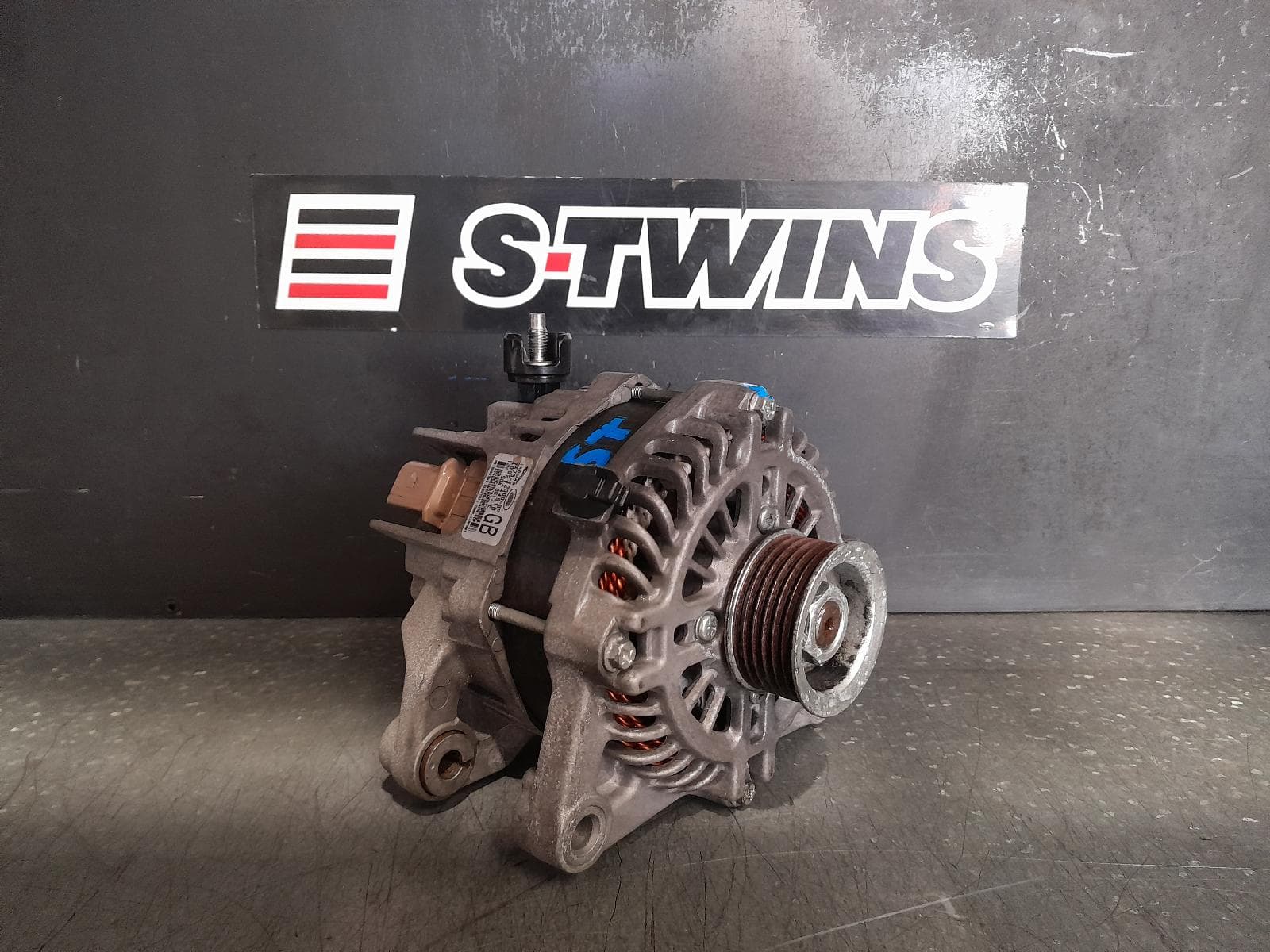 Used auto part listing image: 2018 LAND ROVER RANGEROVER VELAR ALTERNATOR DIESEL, 2.0, TURBO, 180 AMP, BOSCH, L560, 05/17- 0000340909