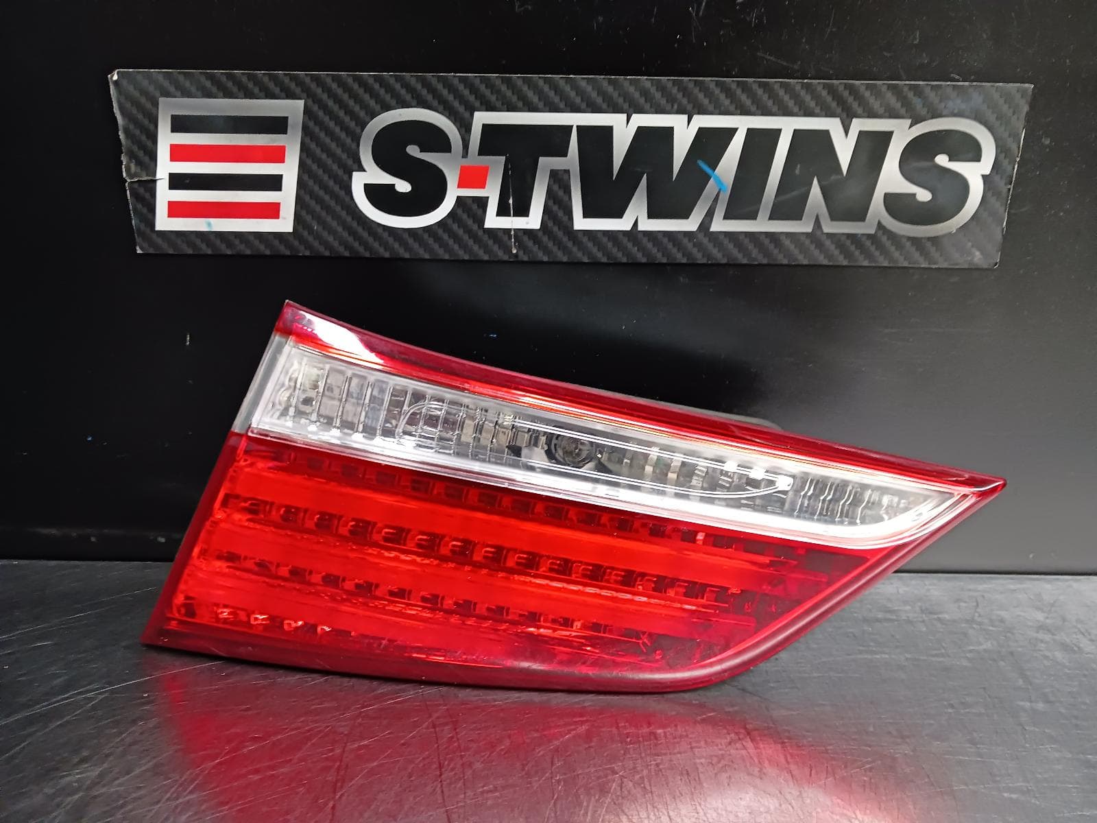 Used auto part listing image: 2013 HYUNDAI I40 REAR GARNISH BOOTLID LAMP (LH SIDE), VF, 04/12-05/15 0000247118