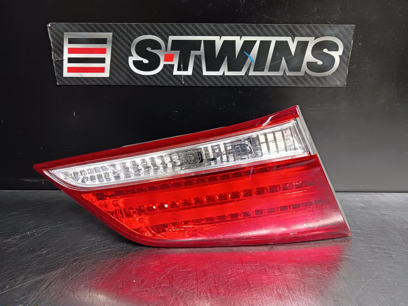 Used auto part listing image: 2013 HYUNDAI I40 REAR GARNISH BOOTLID LAMP (RH SIDE), VF, 04/12-05/15 0000247119