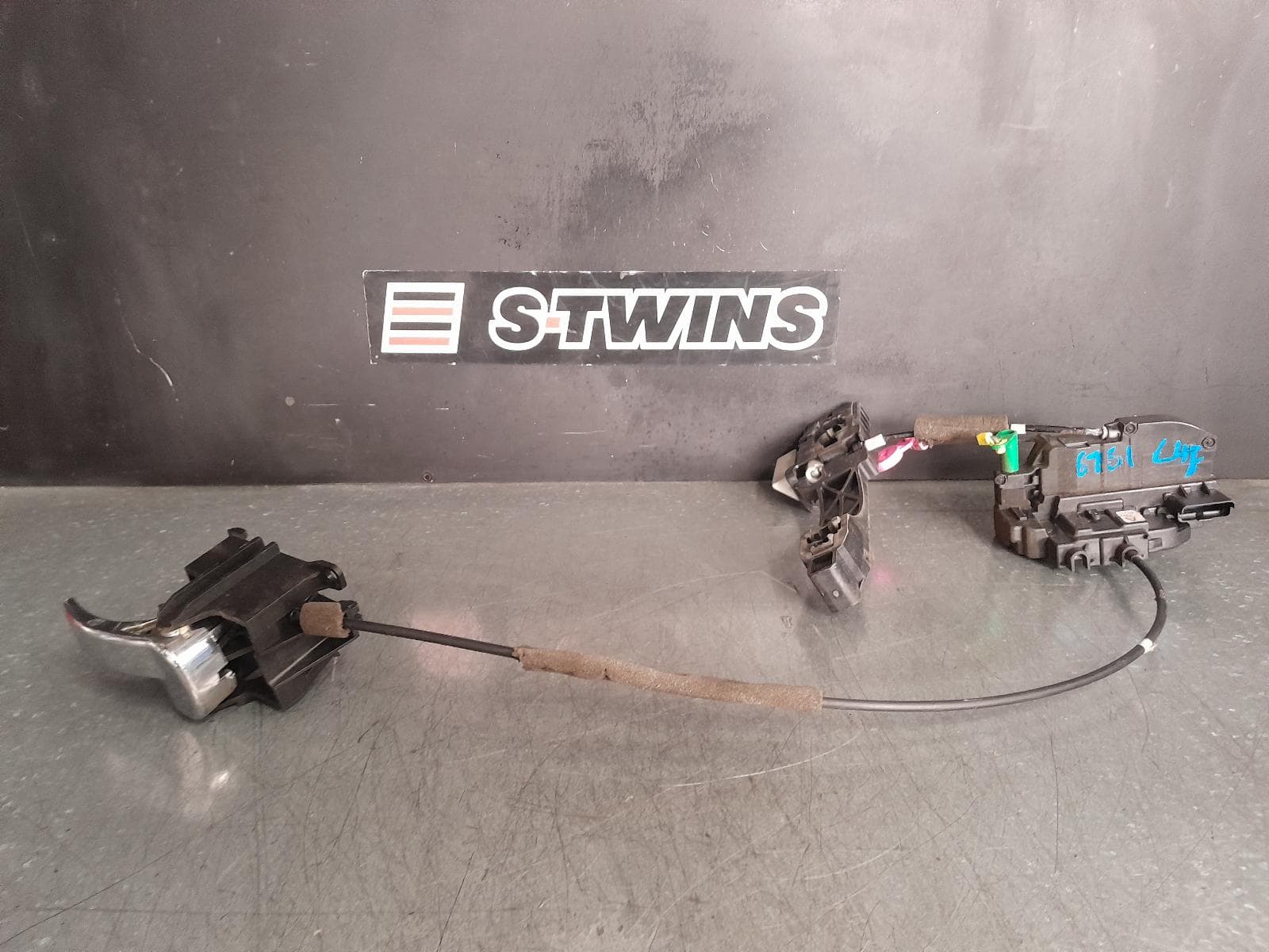 Used auto part listing image: 2013 NISSAN NAVARA DOOR BOOT GATE LOCK D40 (VIN VSK), LEFT FRONT DOOR LOCK, NON RX, 09/05-08/15 0000349041