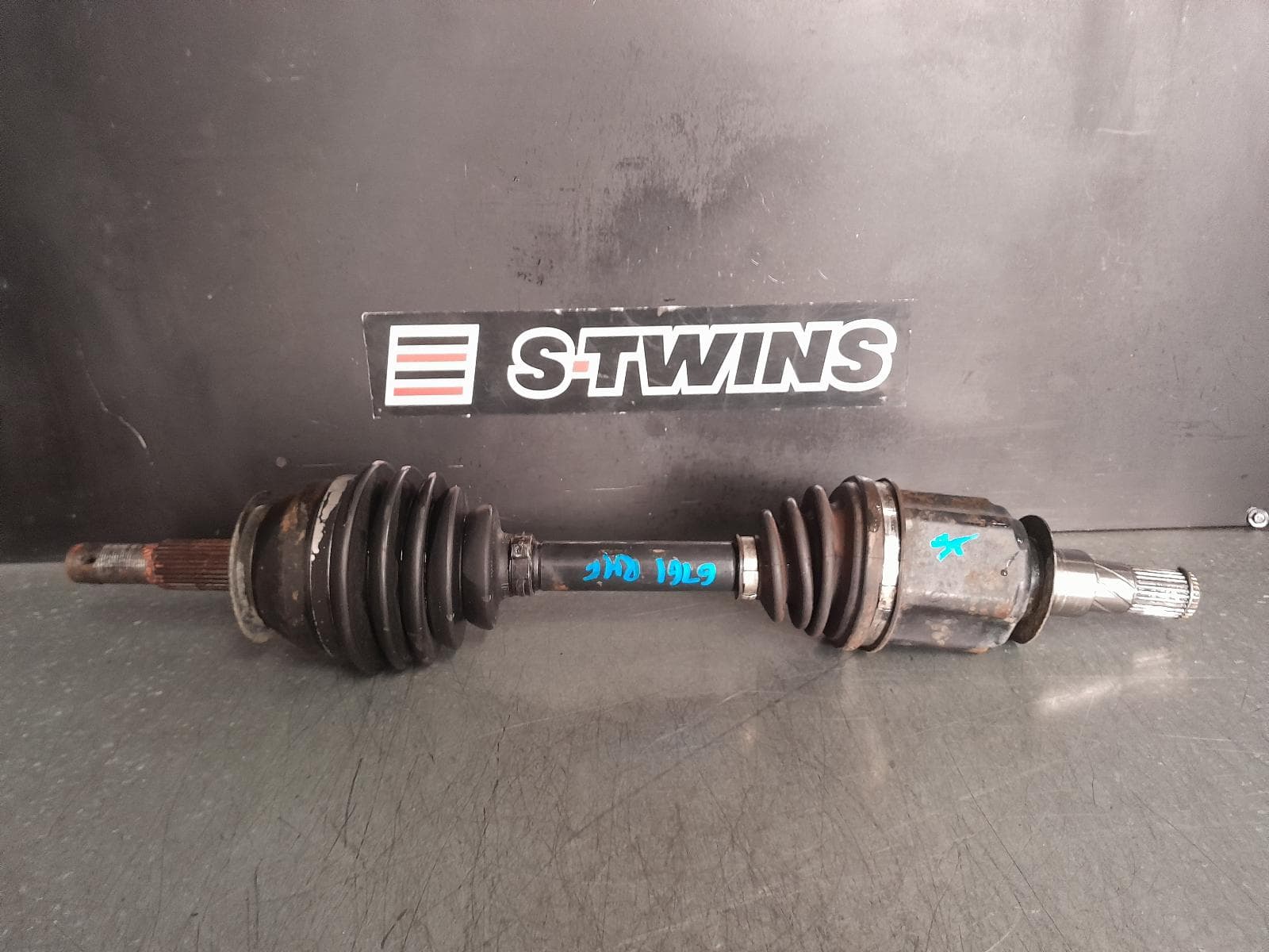 Used auto part listing image: 2013 NISSAN NAVARA RIGHT DRIVESHAFT D40 (VIN VSK), FRONT, 09/05-08/15 0000349044