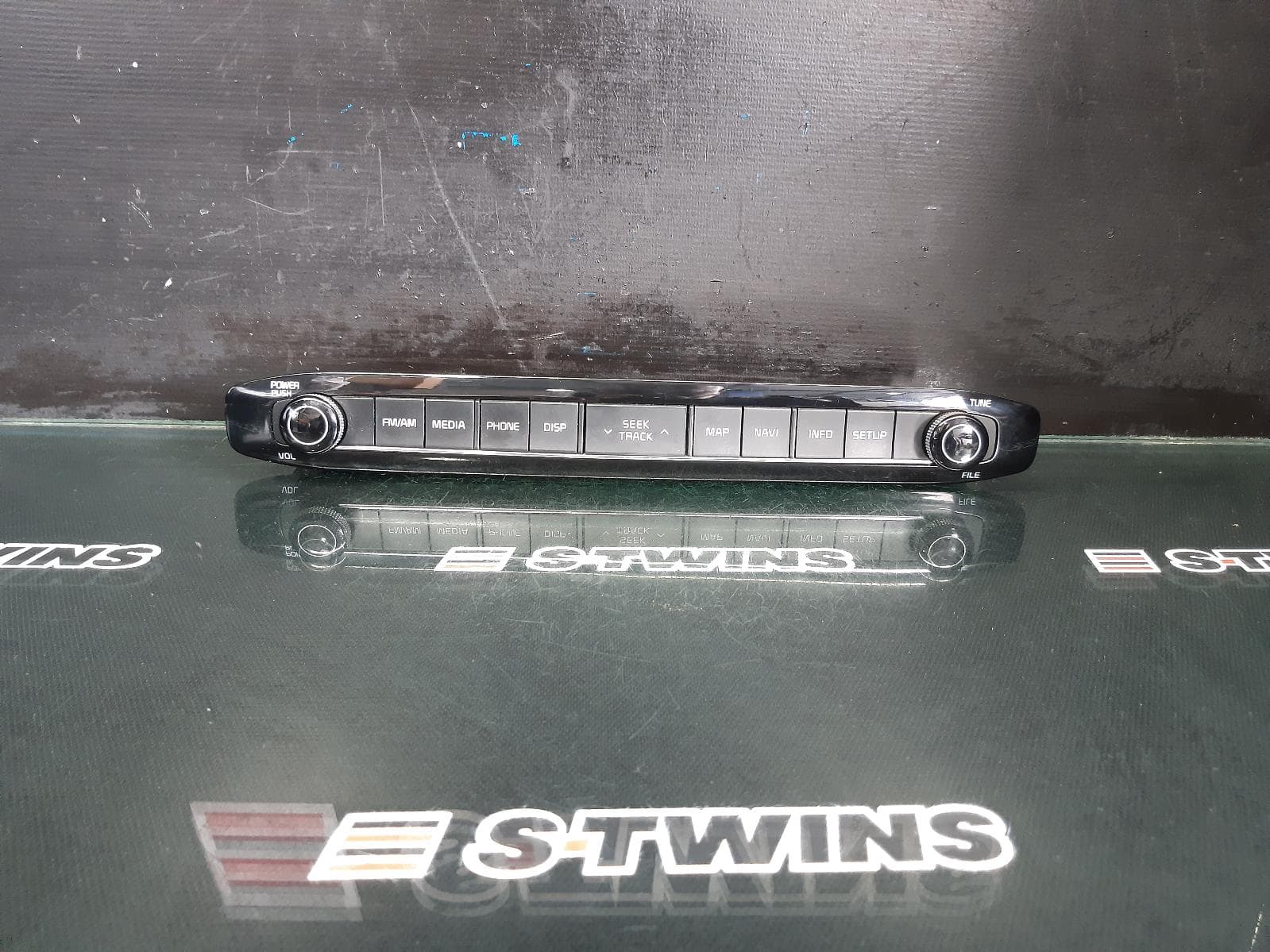 Used auto part listing image: 2016 KIA CARNIVAL/GRAND CARNIVAL DASH RADIO CONTROL PANEL/CONTROL UNIT, SAT NAV TYPE, YP, 02/15-10/20 0000245937