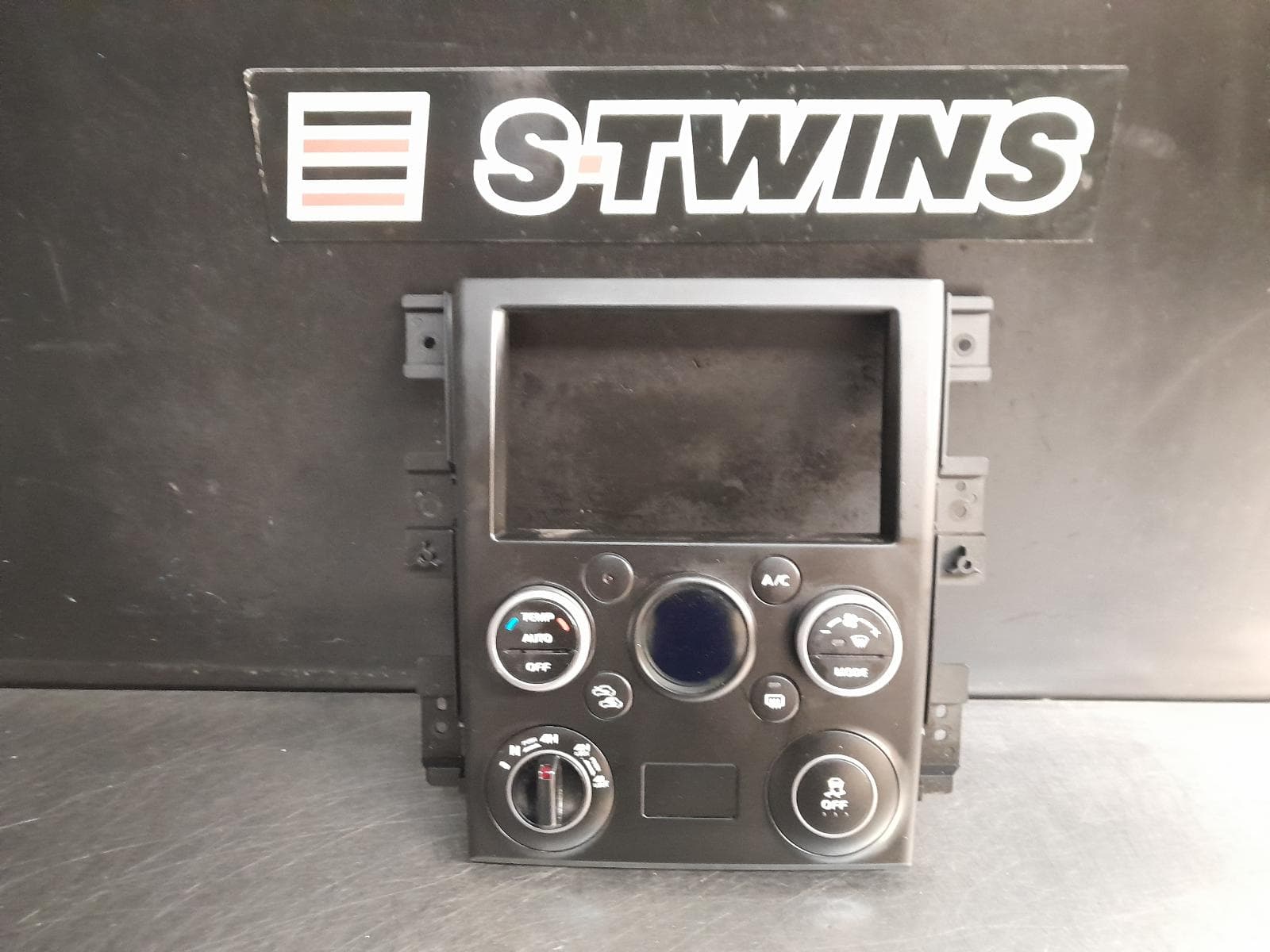 Used auto part listing image: 2016 SUZUKI VITARA HEATER AC CONTROLS GRAND VITARA, JT, CLIMATE CONTROL TYPE, W/ LIGHT UP SCREEN, 4X4 SWITCH TYPE,08/12-12/18 0000288039