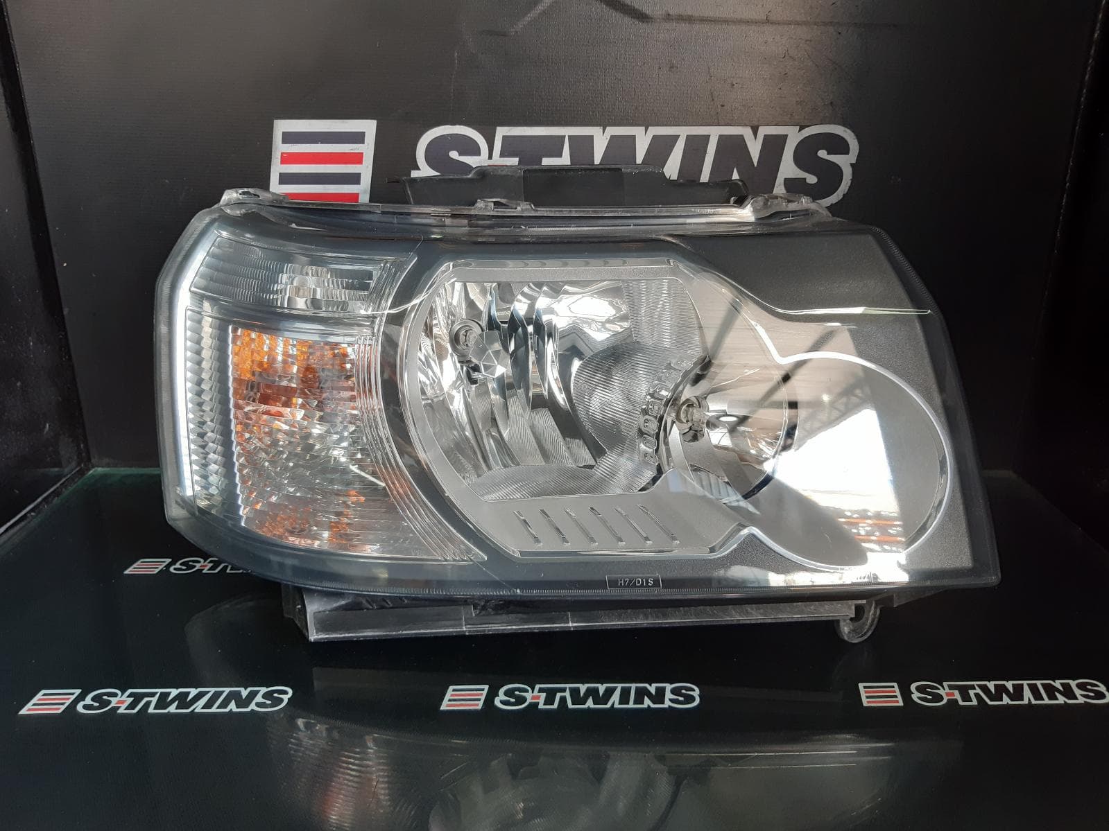 Used auto part listing image: 2010 LAND ROVER FREELANDER RIGHT HEADLAMP LF2, HALOGEN, 10/10-12/14 0000226556