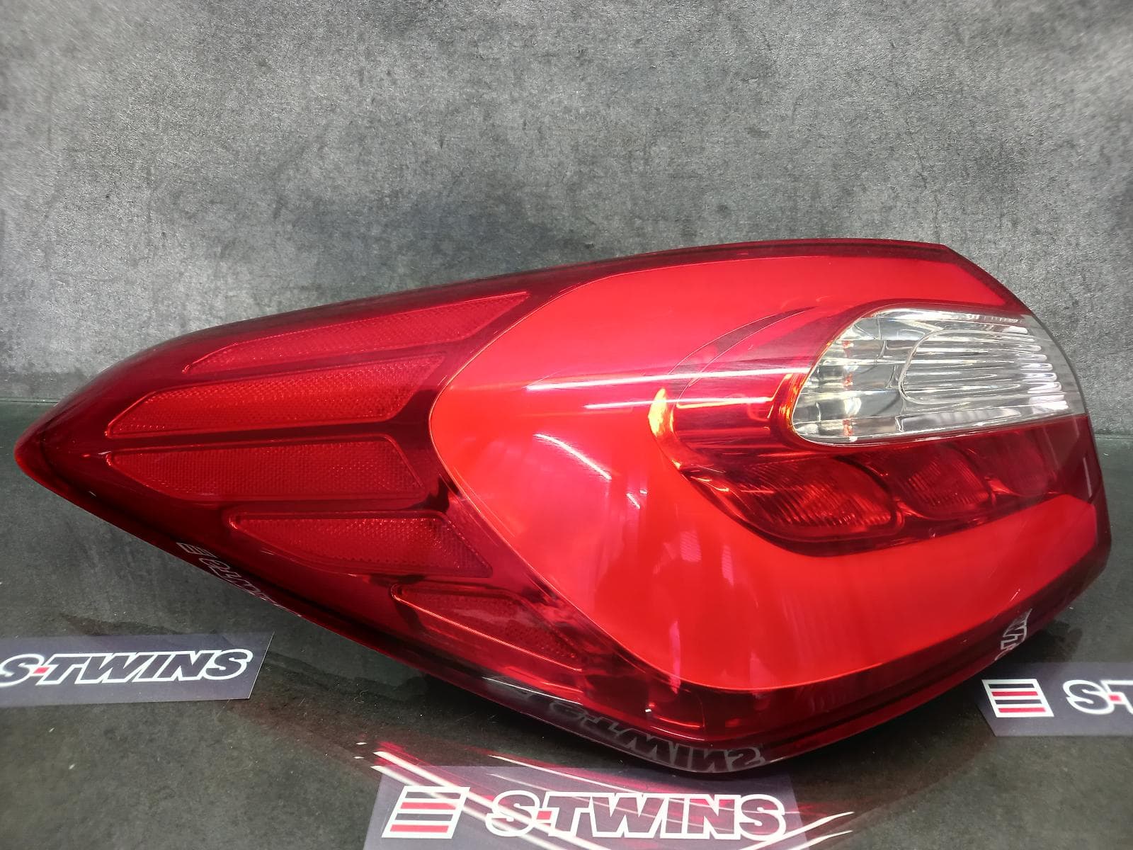 Used auto part listing image: 2014 KIA CERATO RIGHT TAILLIGHT YD, SEDAN, LED TYPE, 04/13-02/16 0000143407