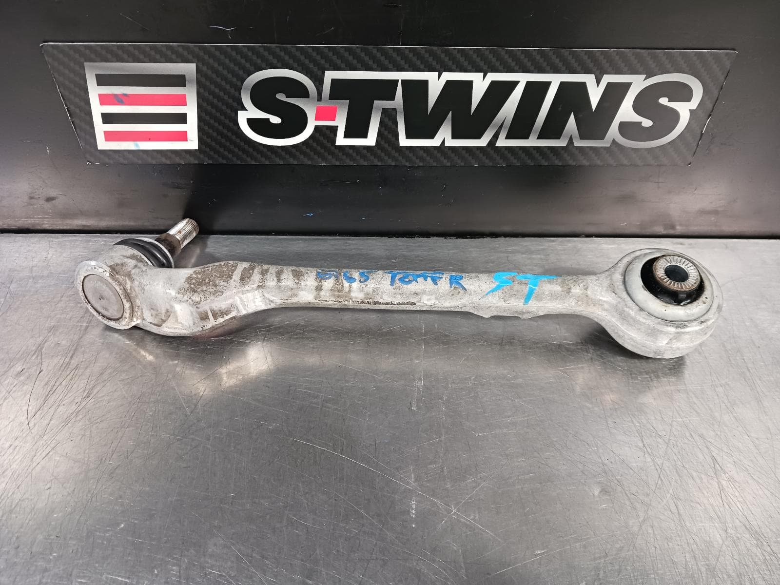 Used auto part listing image: 2015 BMW 3 SERIES RIGHT FRONT LOWER CONTROL ARM REAR (STRAIGHT), SEDAN, F30, 11/11-02/19 0000226097