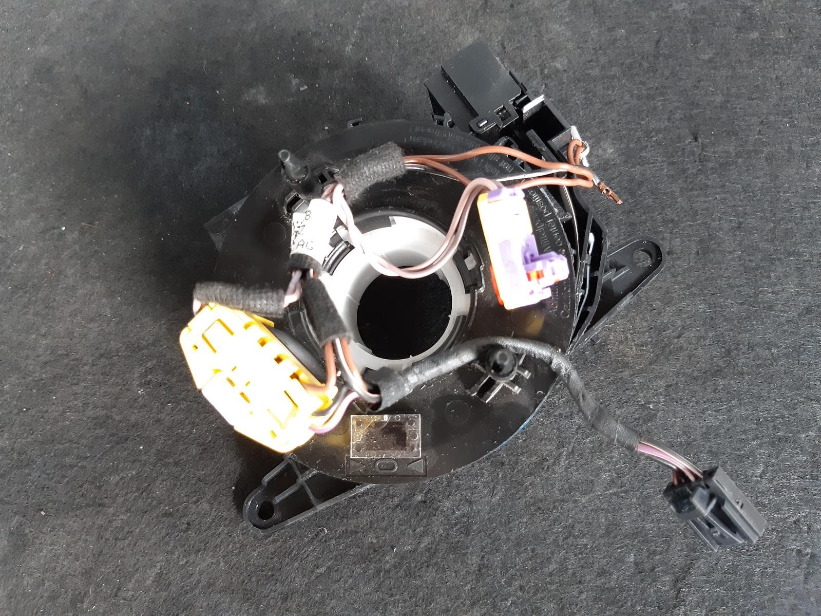 Used auto part listing image: 2010 VOLKSWAGEN POLO CLOCKSPRING, P/N 6Q0959654D, 6R, 05/10-05/12 0000083131