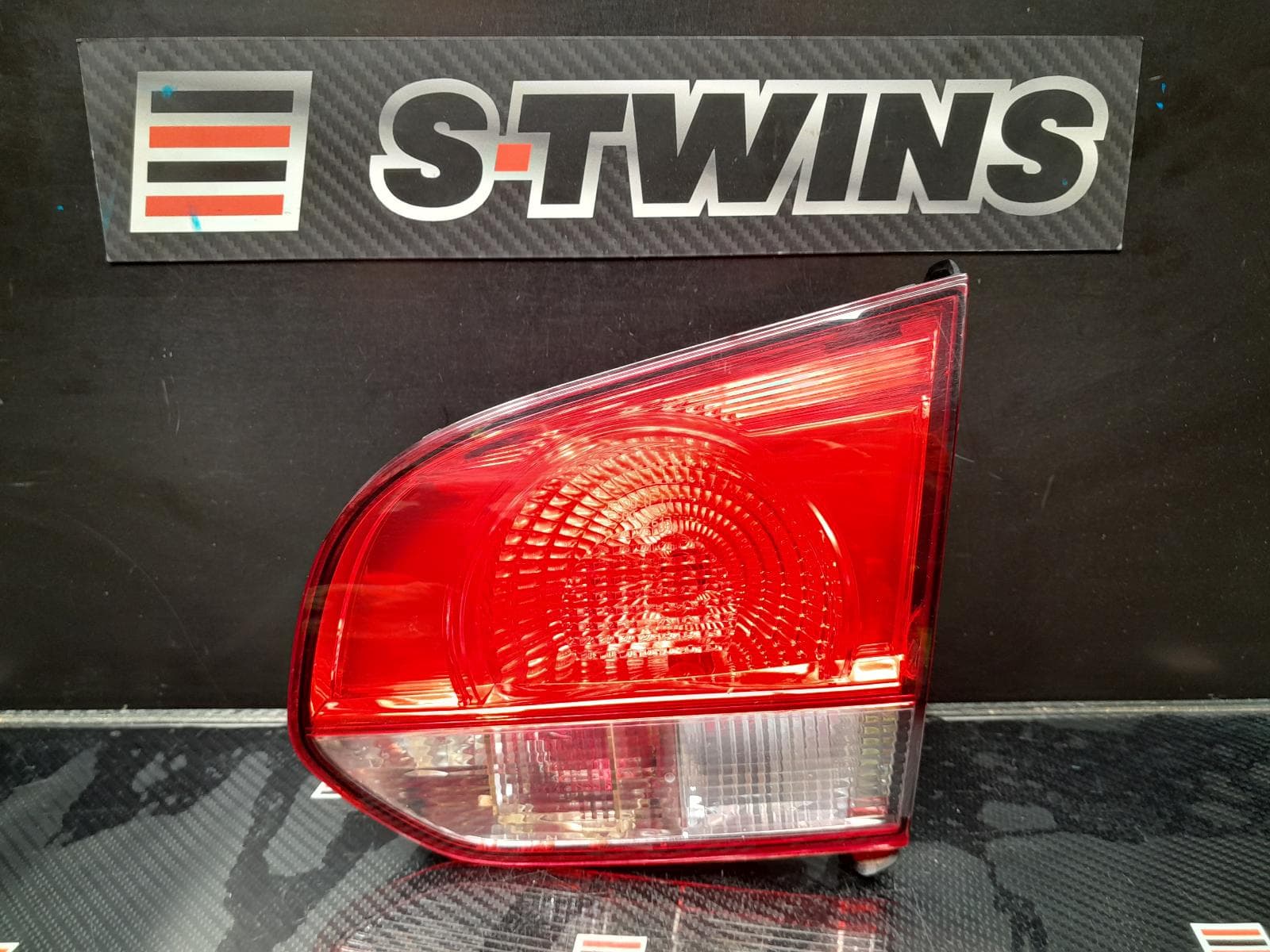 Used auto part listing image: 2012 VOLKSWAGEN GOLF REAR GARNISH TAILGATE LAMP (RH SIDE), GEN 6, 12/08-03/13 0000191247