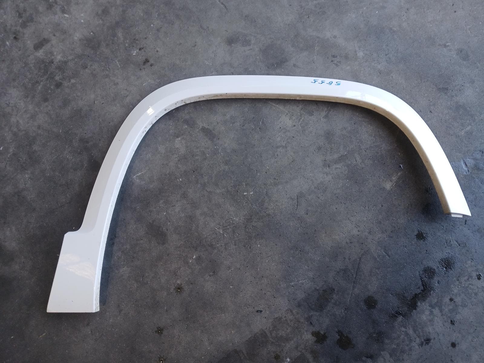 Used auto part listing image: 2019 HOLDEN ACADIA WHEEL ARCH FLARE AC, RH FRONT, 08/18-12/20 0000247604