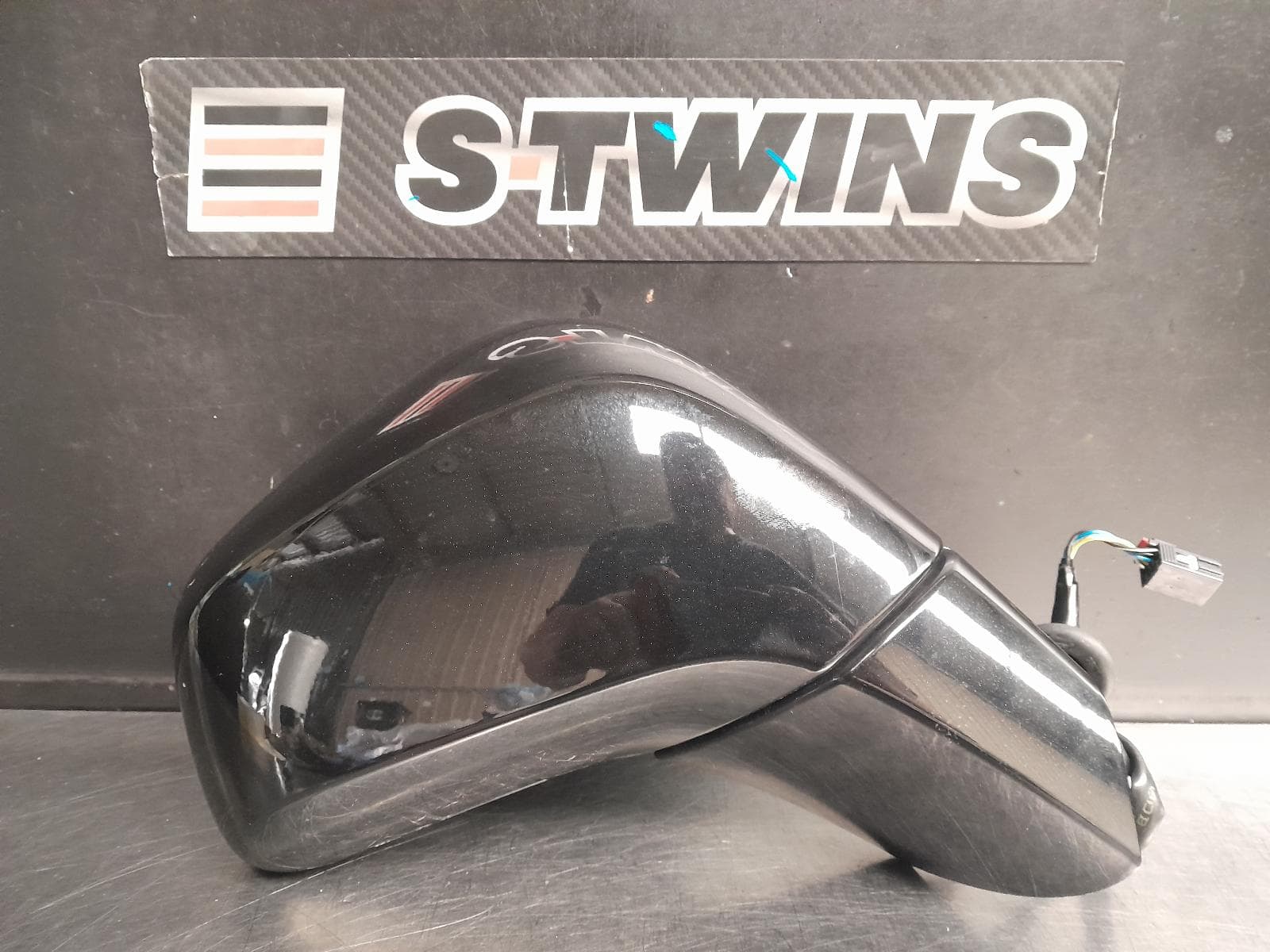 Used auto part listing image: 2019 HOLDEN TRAX RIGHT DOOR MIRROR TJ SERIES, NON INDICATOR TYPE, 10/16-12/20 0000252318