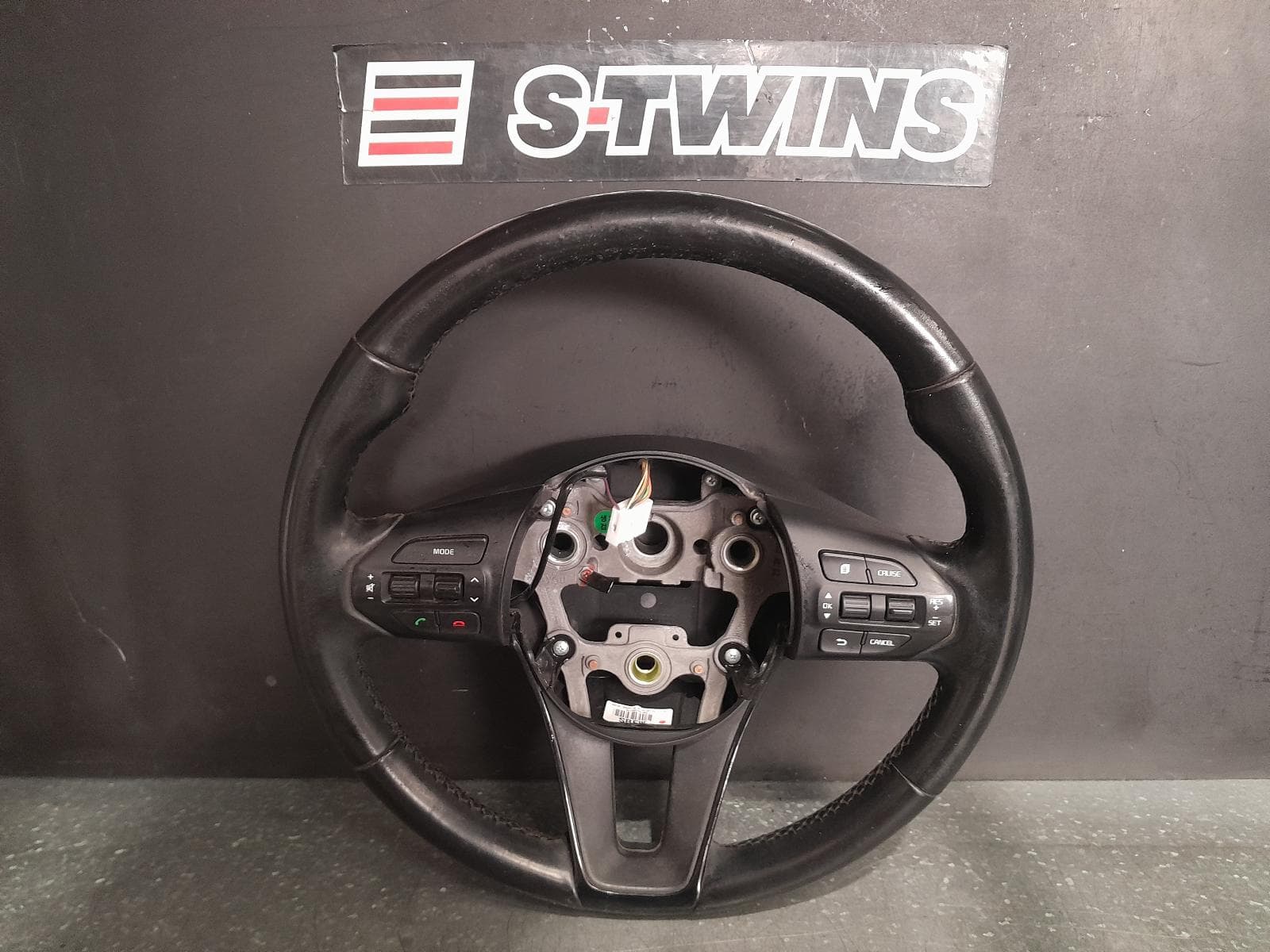Used auto part listing image: 2017 KIA CARNIVAL/GRAND CARNIVAL STEERING WHEEL LEATHER, YP, 01/15-10/20 0000332177