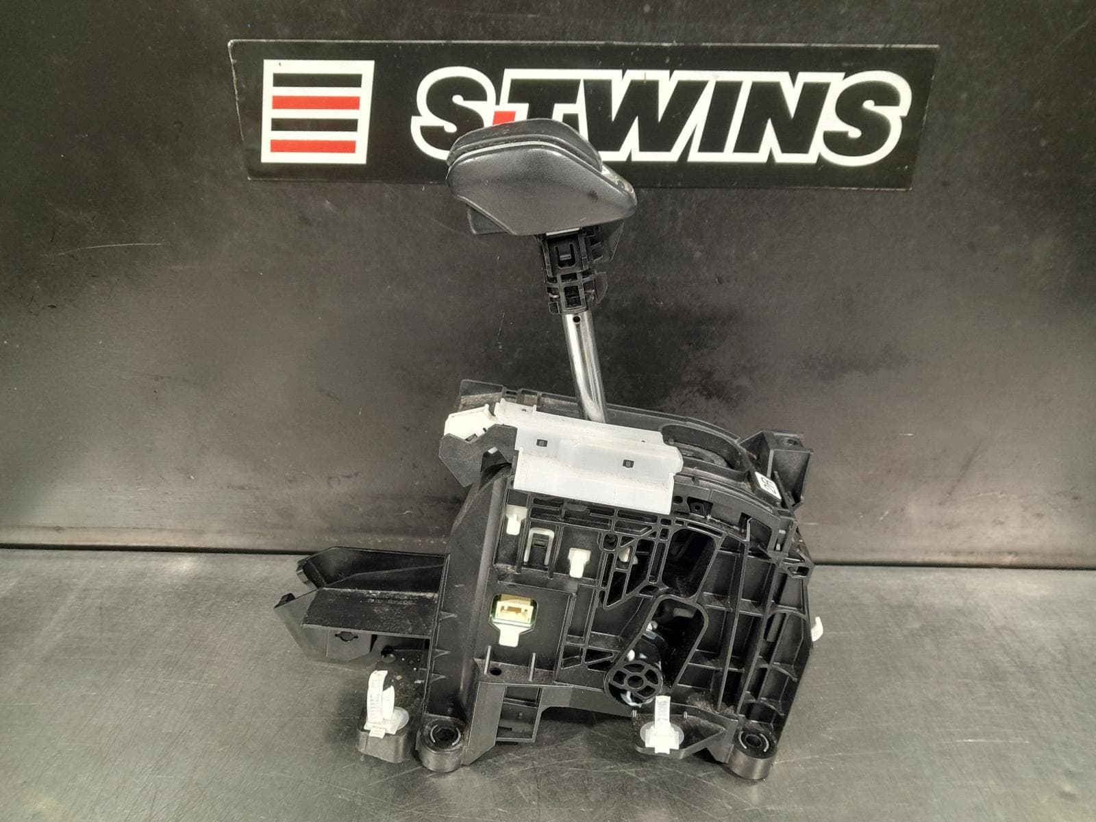 Used auto part listing image: 2021 TOYOTA RAV4 GEAR STICK SHIFTER XA50, AUTO T/M, 11/18- 0000286261