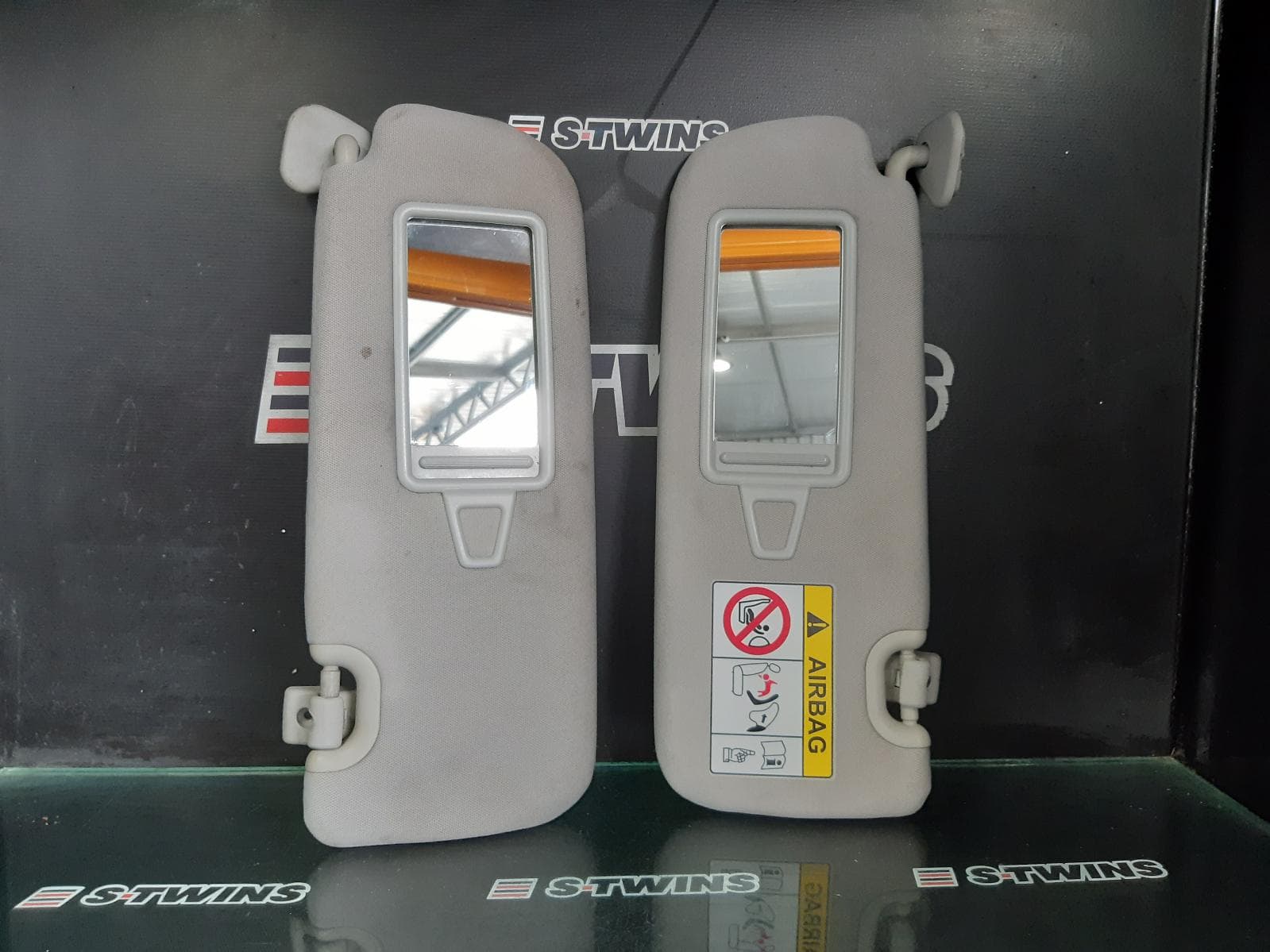 Used auto part listing image: 2014 HYUNDAI SANTA FE SUNVISOR DM, PAIR, 08/12-03/18 0000073667