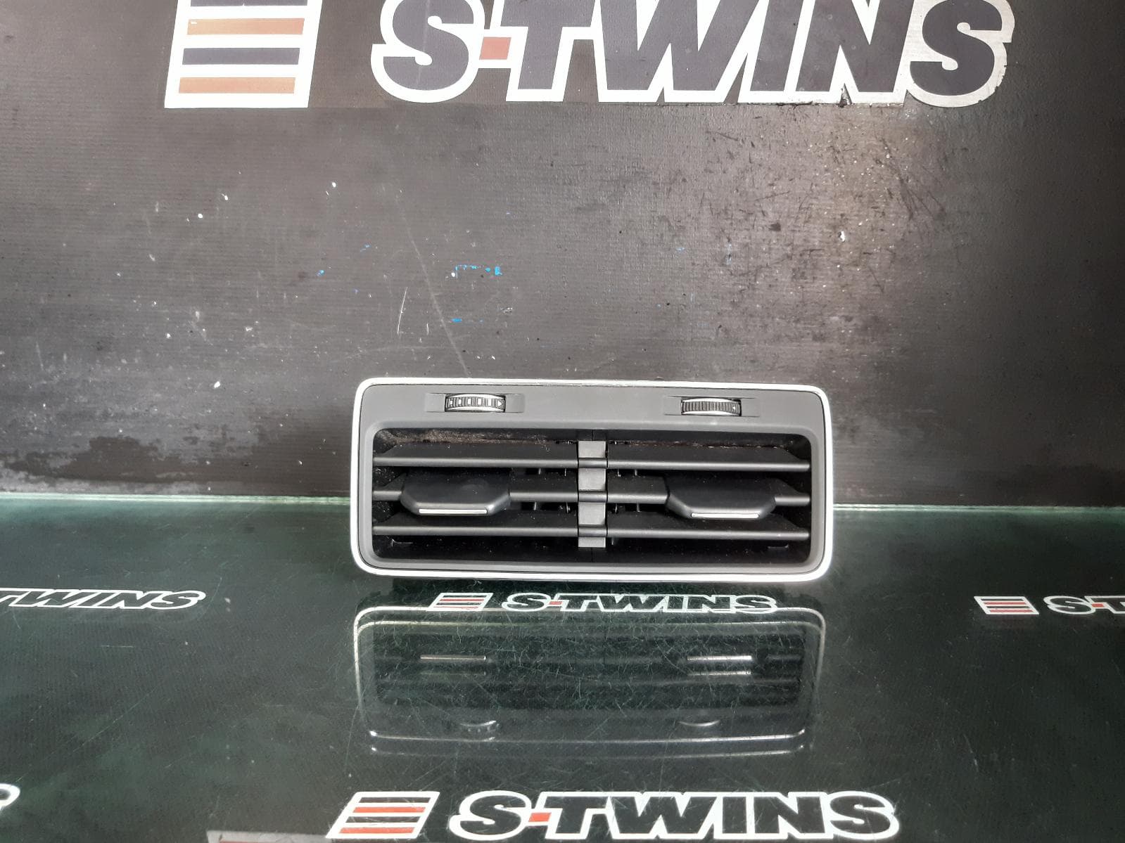 Used auto part listing image: 2021 AUDI Q7 MISC 4M, 09/15- 0000247423 ◆• REAR AIR VENT